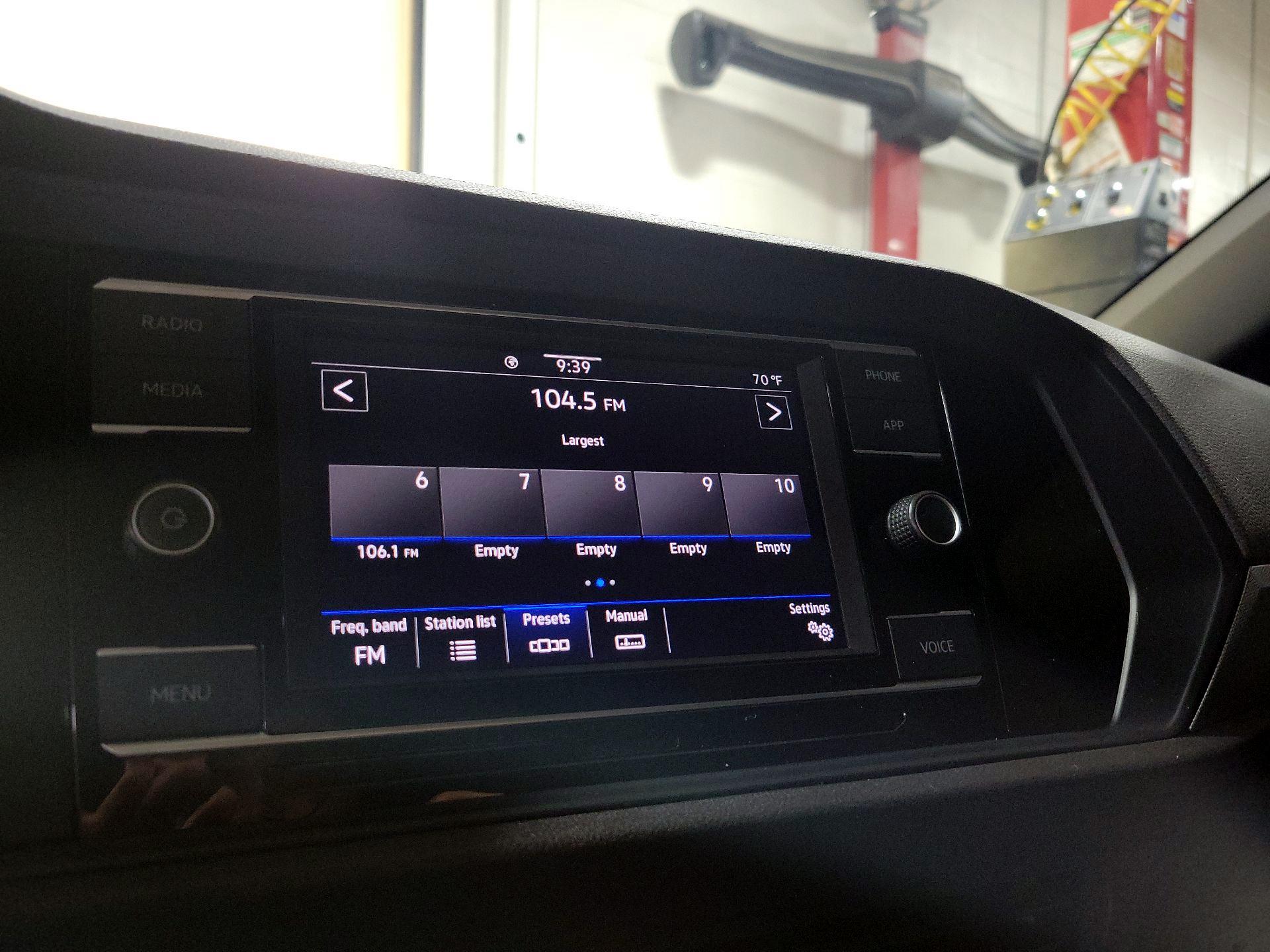 Thumbnail: 2022 Volkswagen Jetta - 15