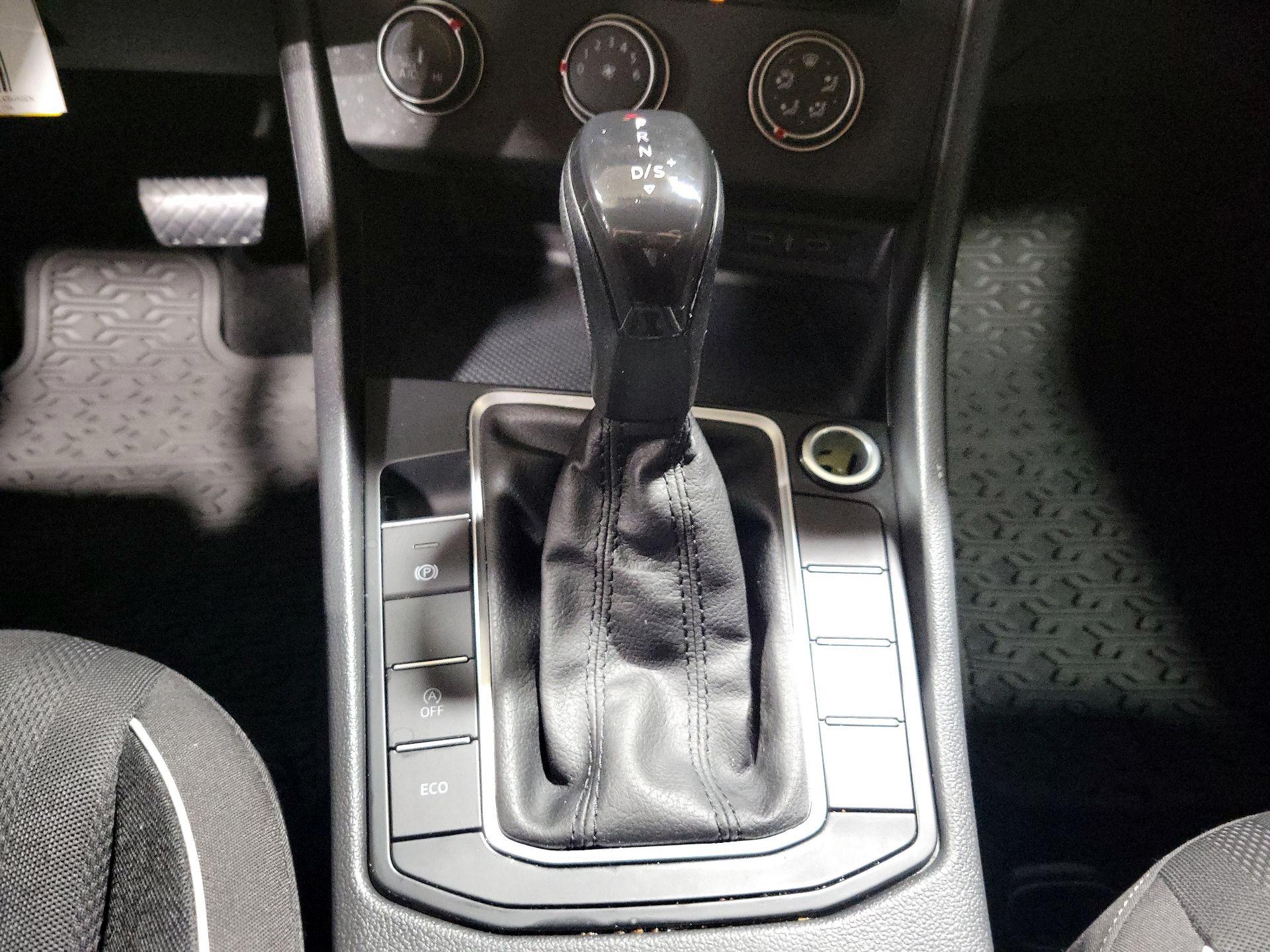 Thumbnail: 2022 Volkswagen Jetta - 17