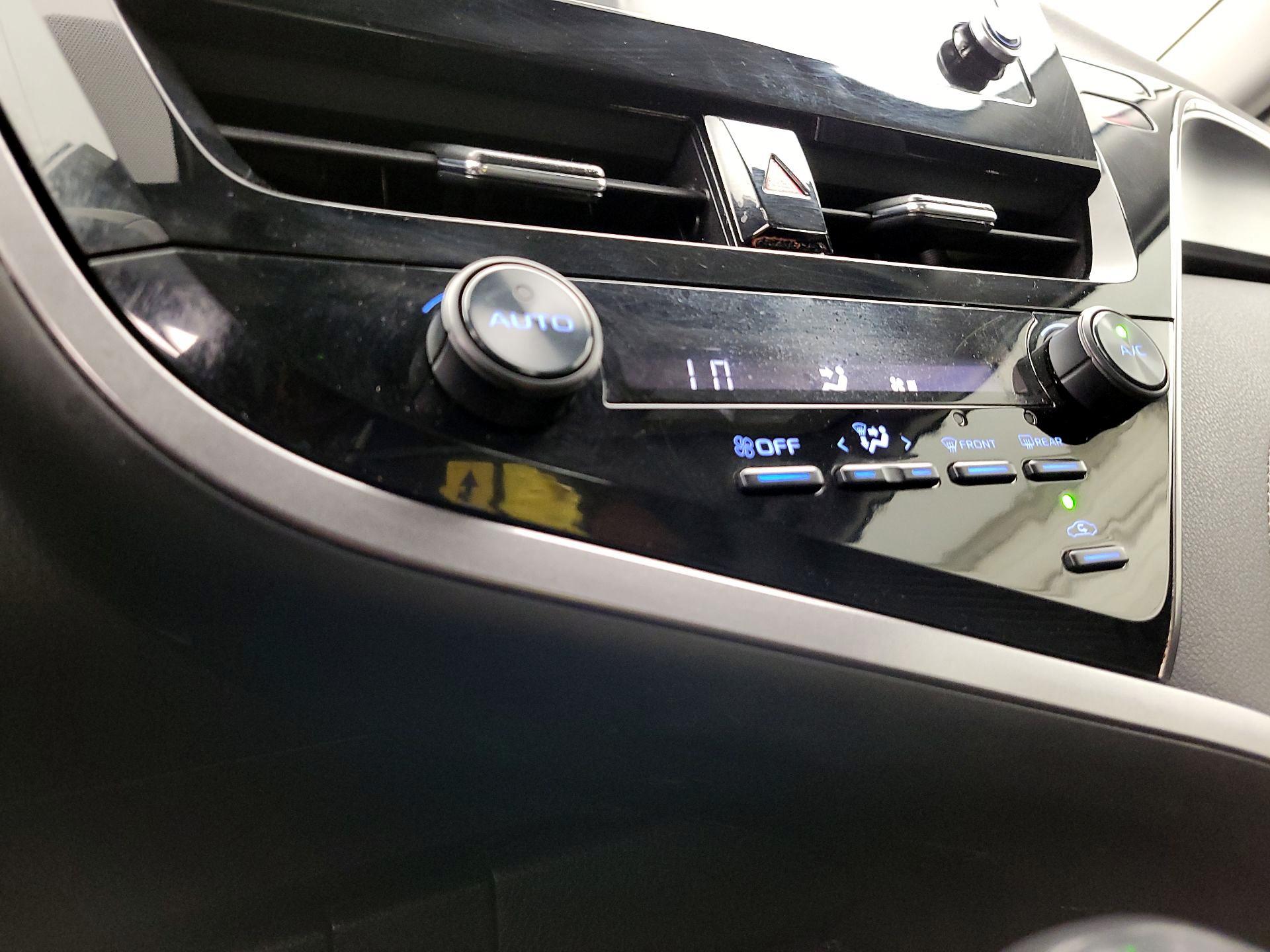 Thumbnail: 2021 Toyota Camry - 16