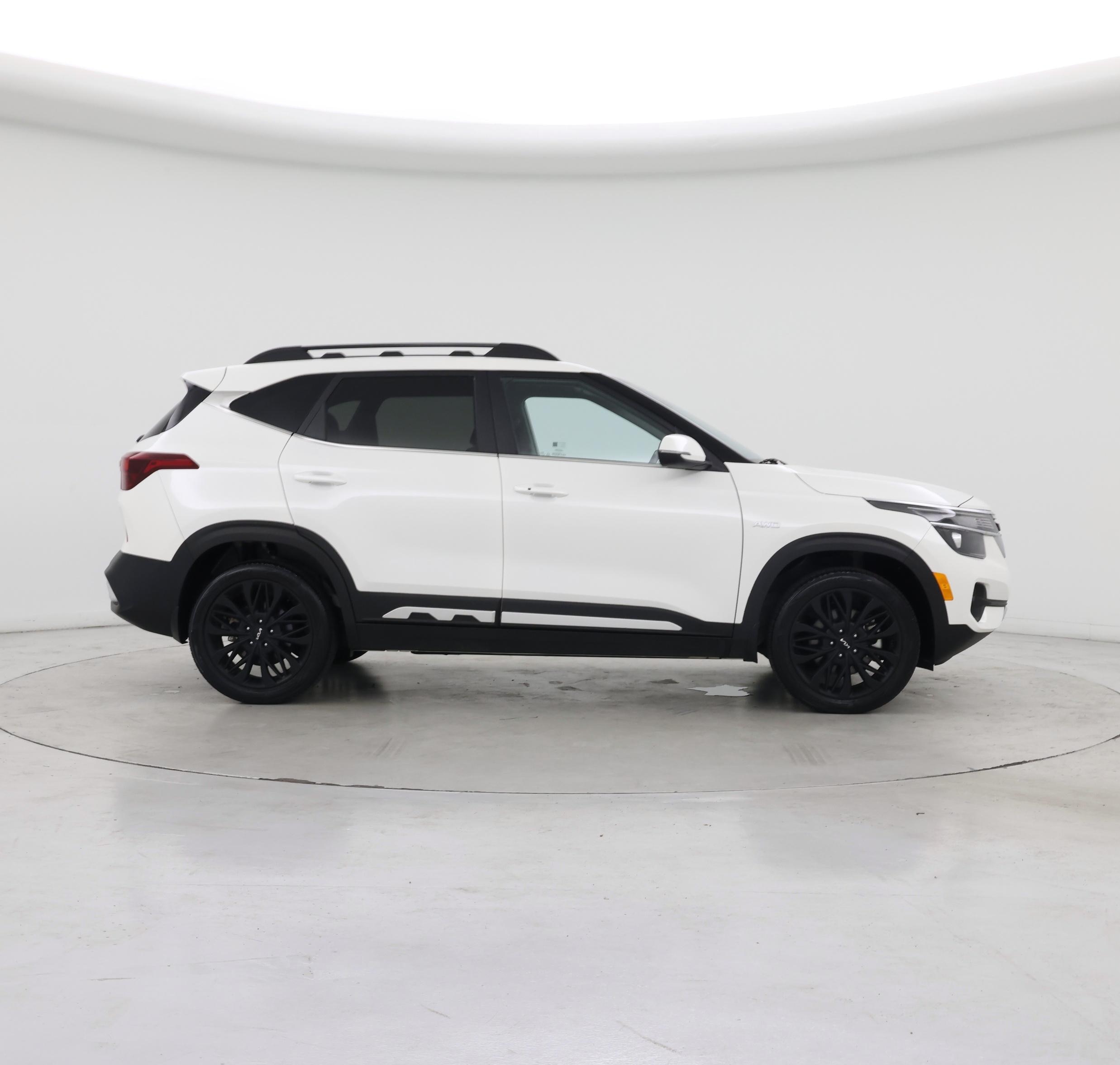 Thumbnail: 2023 Kia Seltos - 7