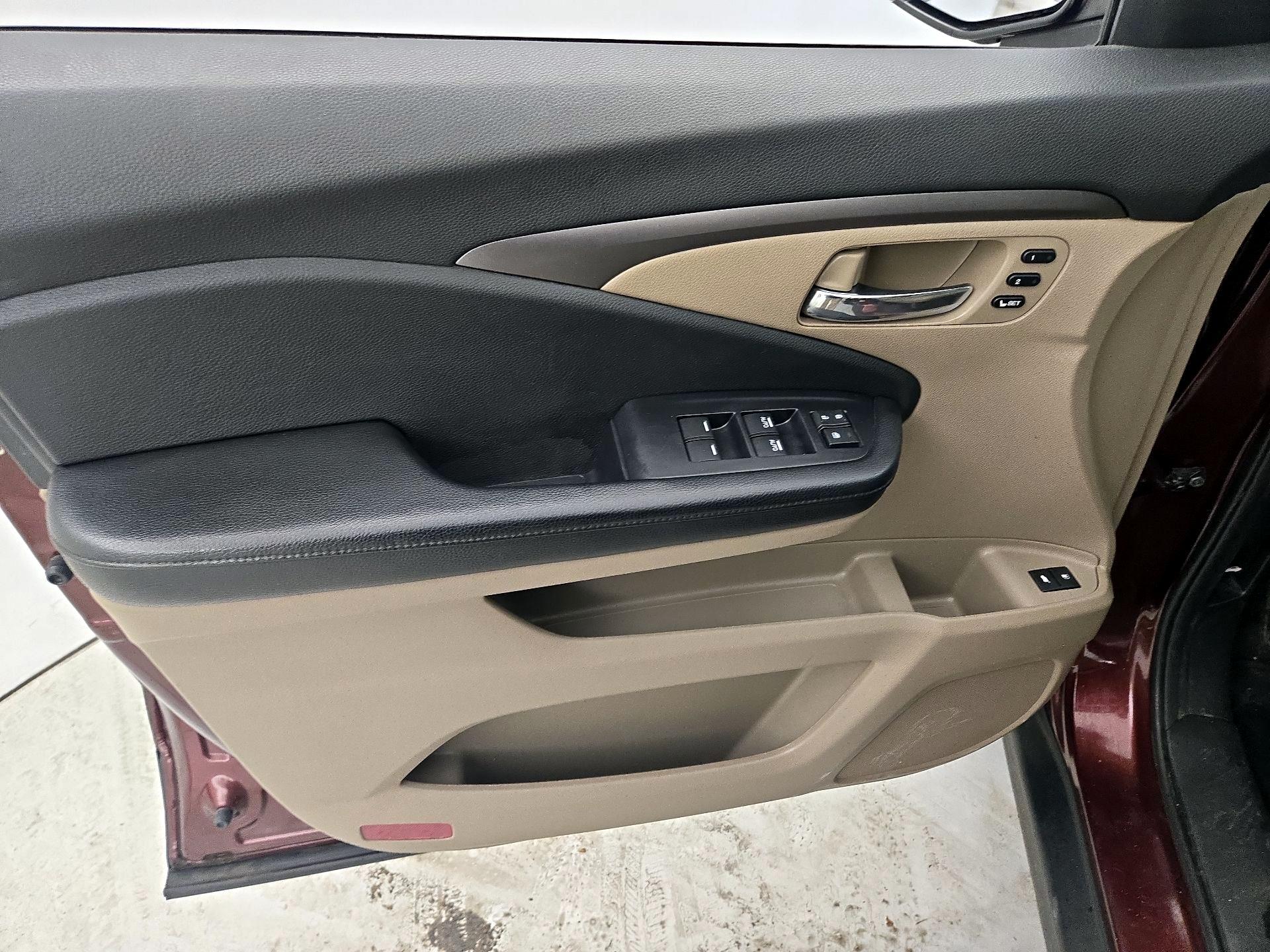 Thumbnail: 2019 Honda Pilot - 12