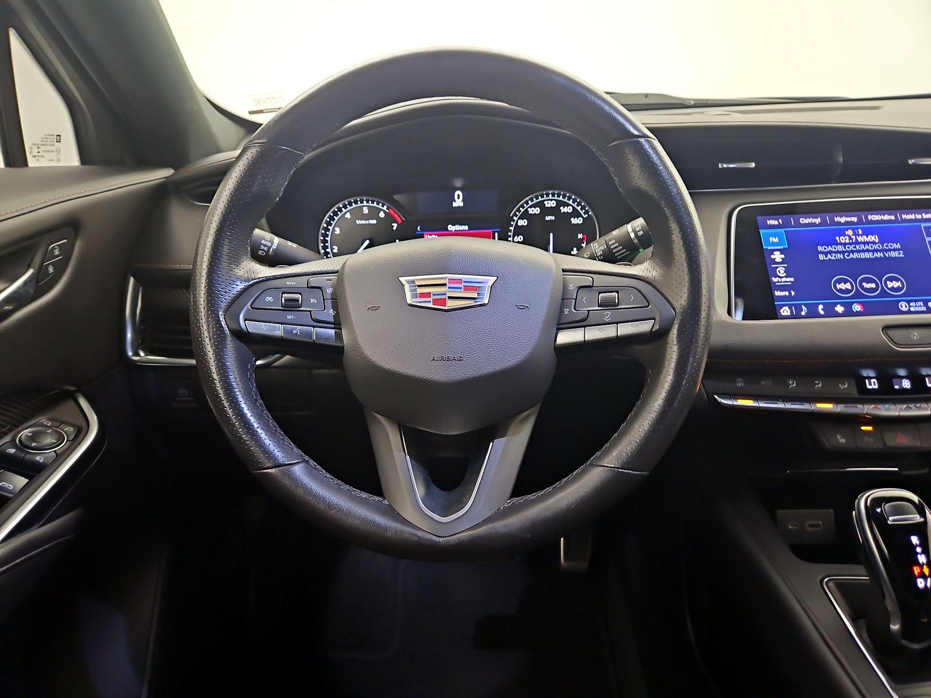 Thumbnail: 2021 Cadillac XT4 - 10