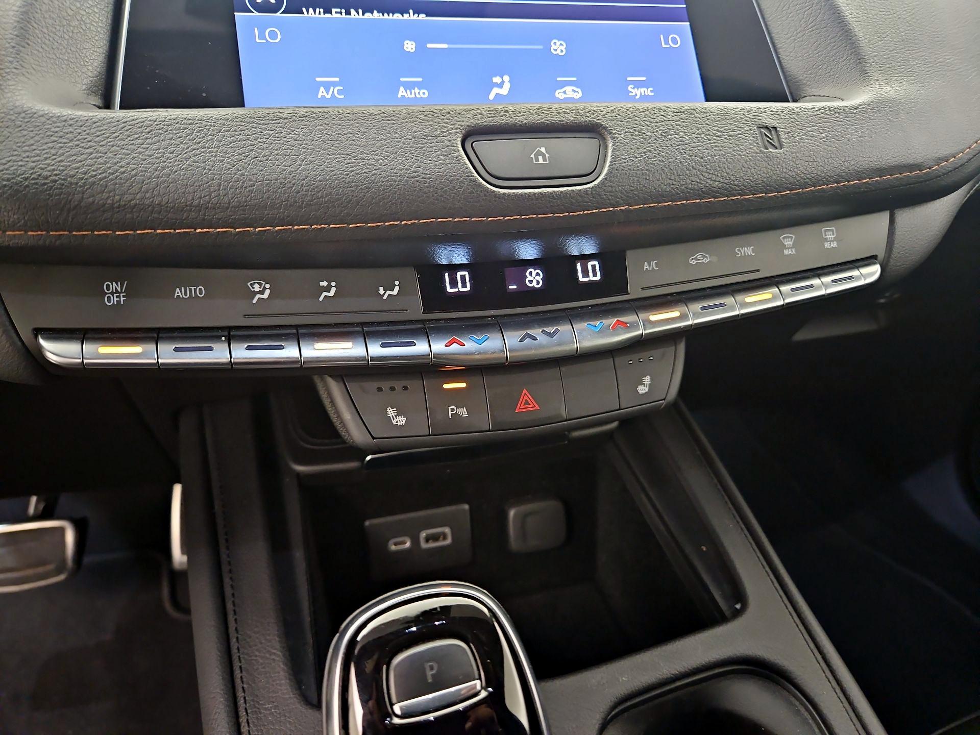 Thumbnail: 2021 Cadillac XT4 - 16