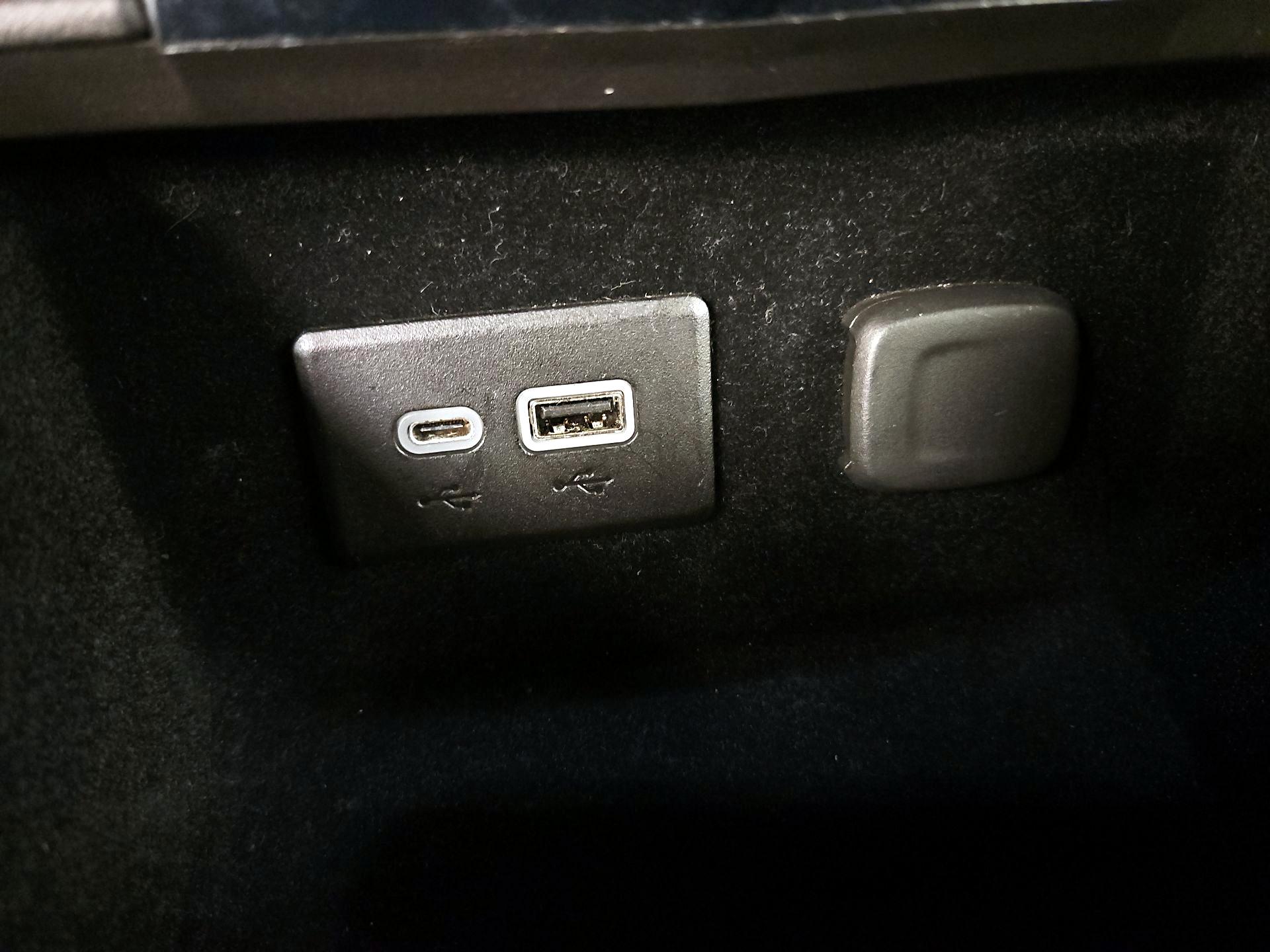 Thumbnail: 2021 Cadillac XT4 - 18