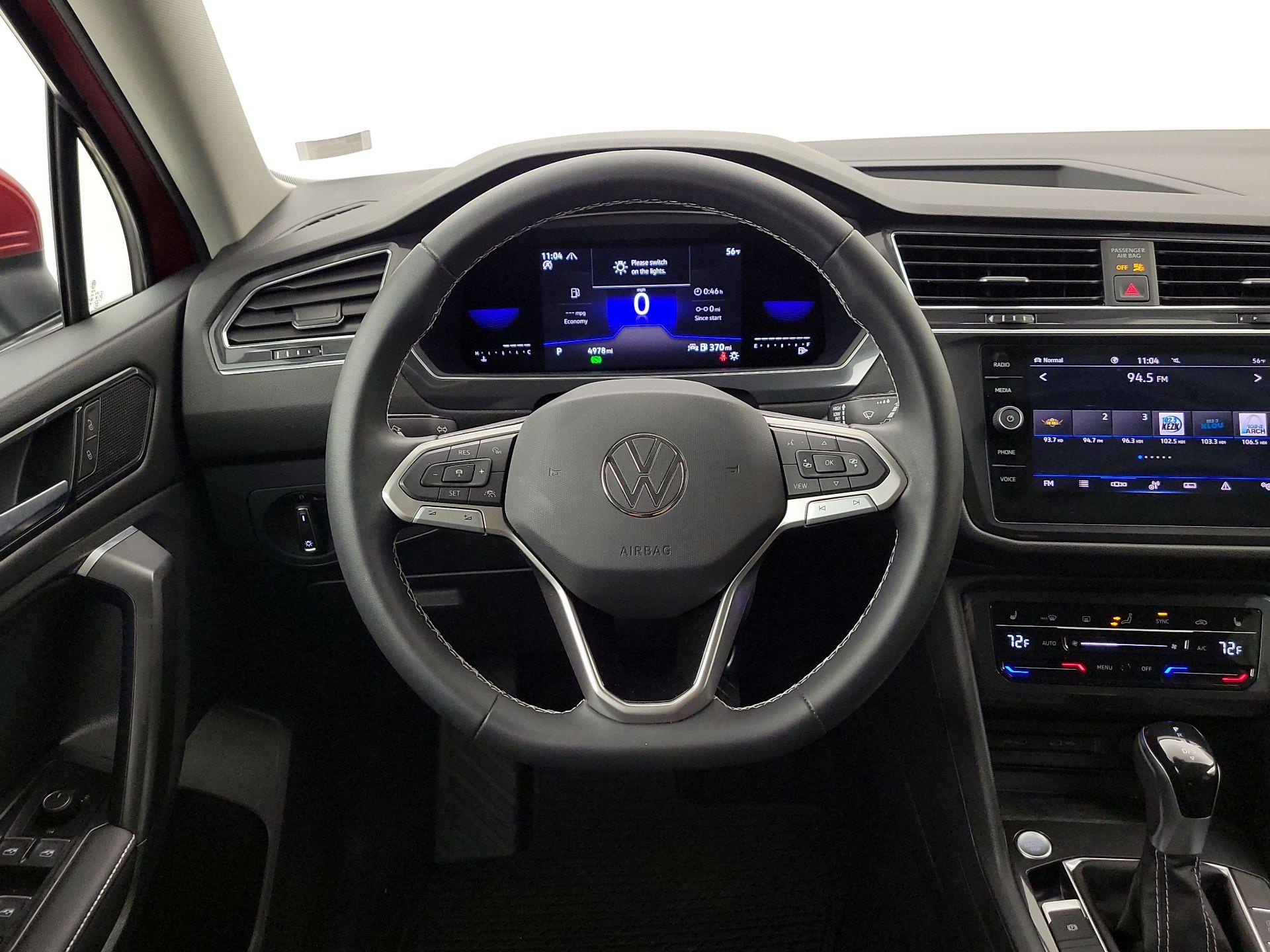 Thumbnail: 2022 Volkswagen Tiguan - 10