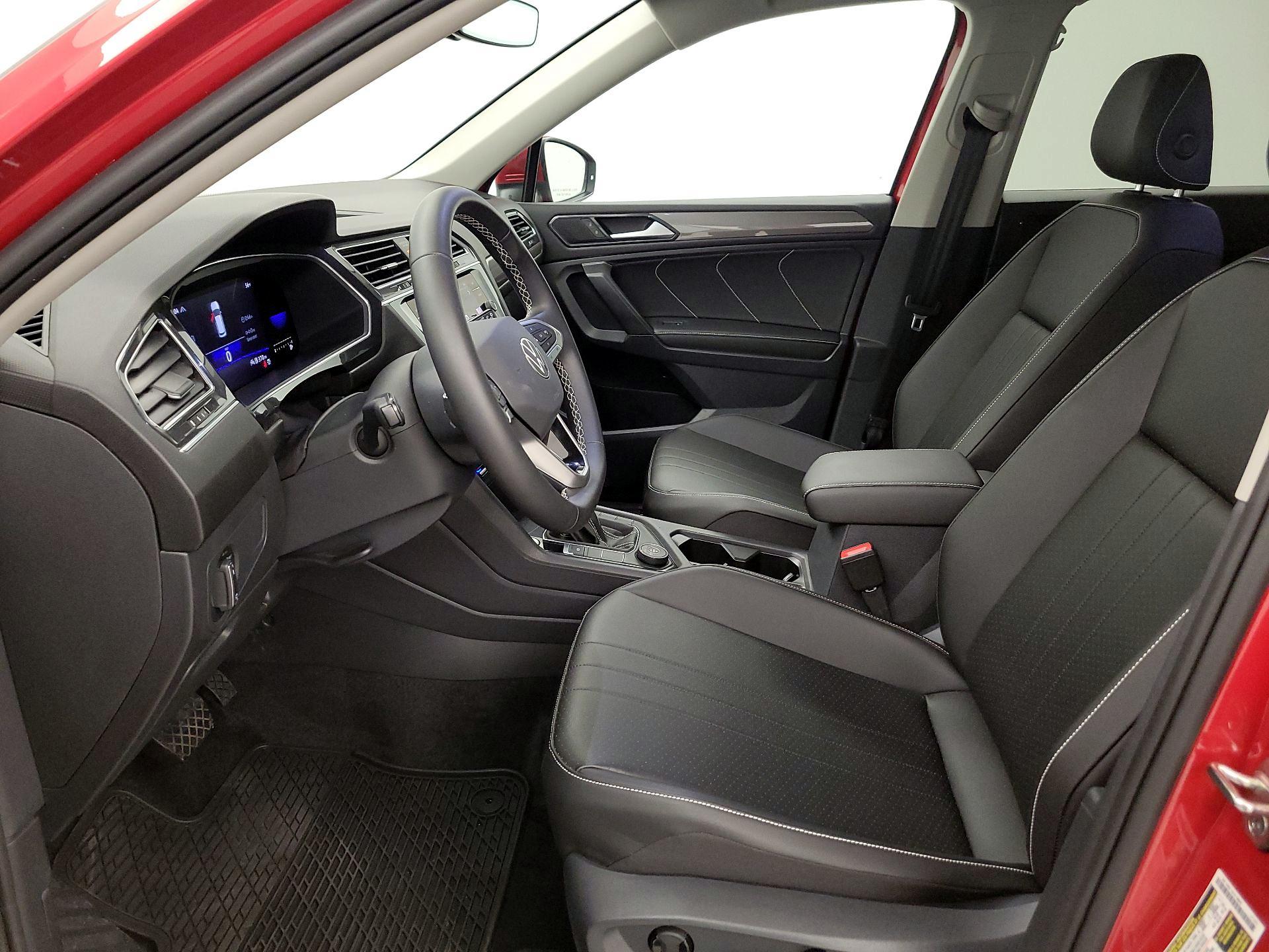 Thumbnail: 2022 Volkswagen Tiguan - 11