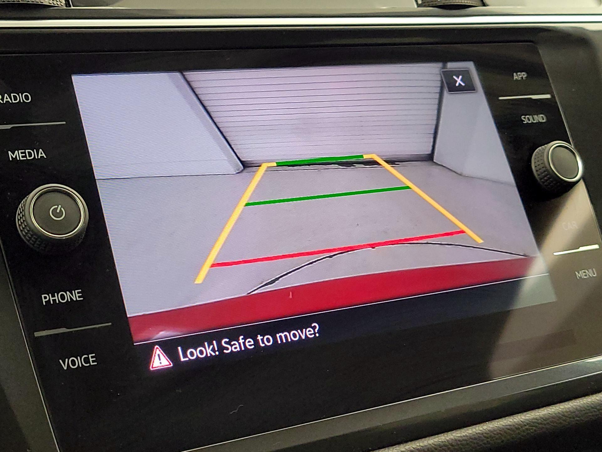 Thumbnail: 2022 Volkswagen Tiguan - 14