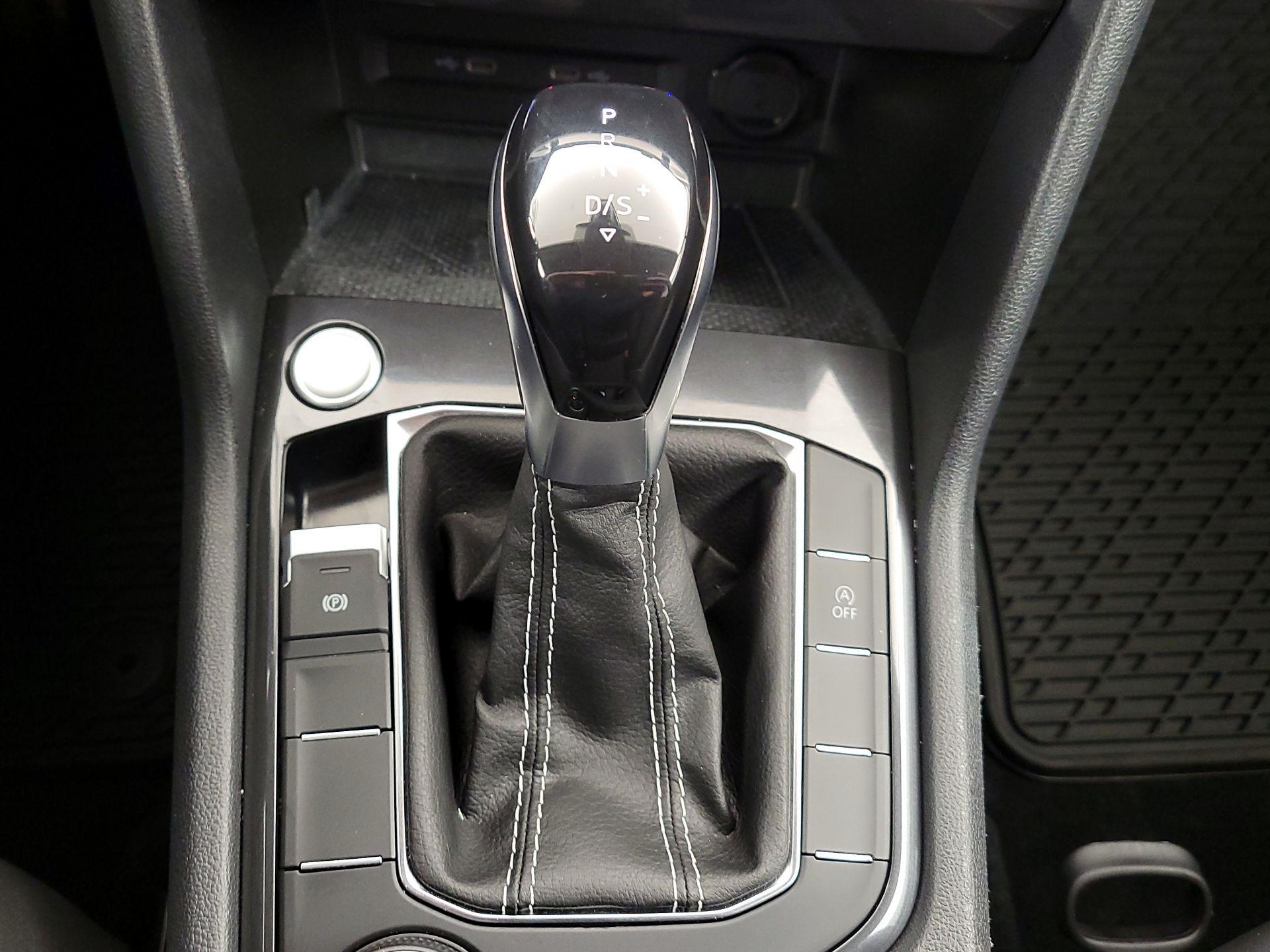 Thumbnail: 2022 Volkswagen Tiguan - 17