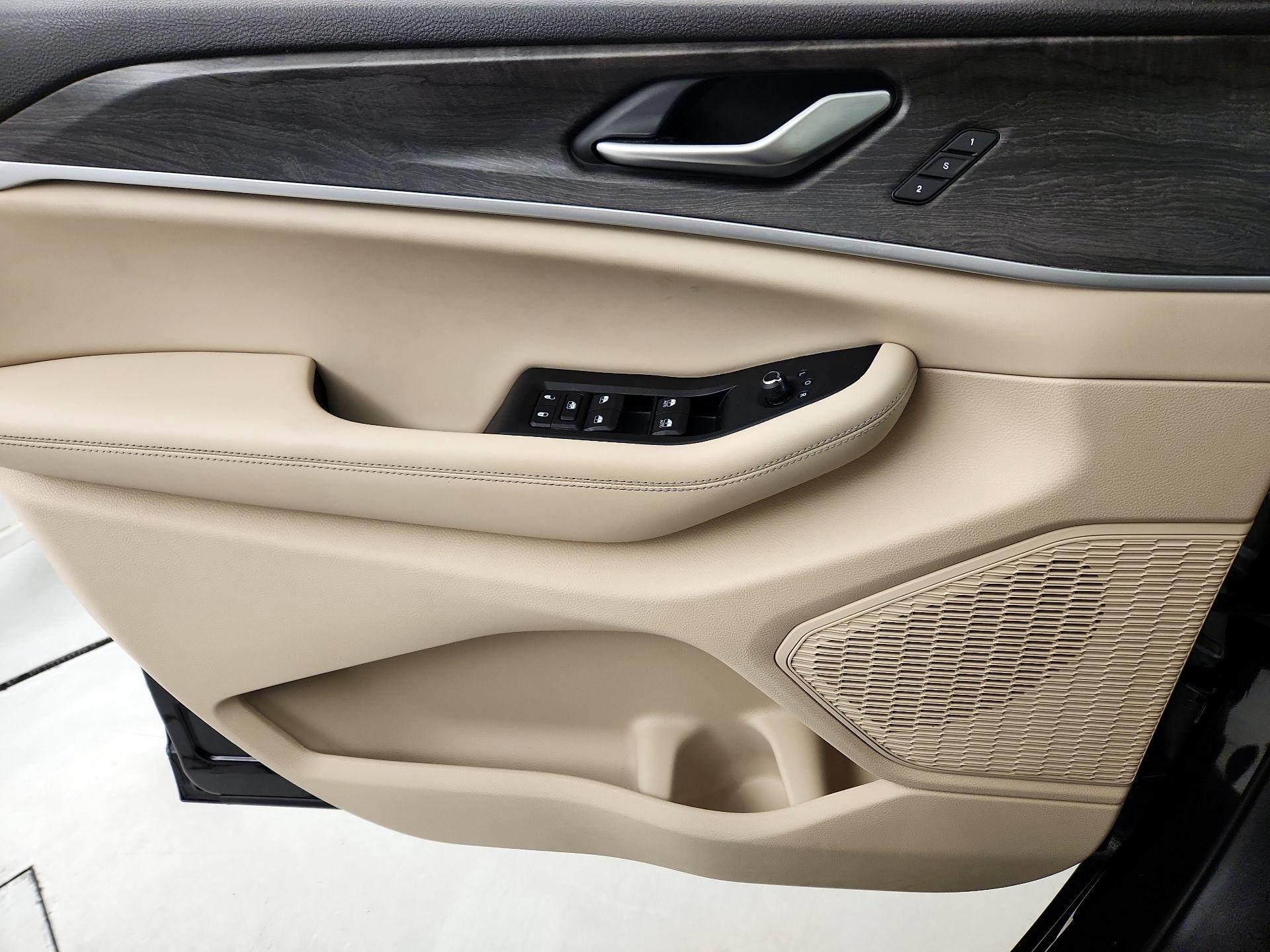 Thumbnail: 2023 Jeep Grand Cherokee - 12