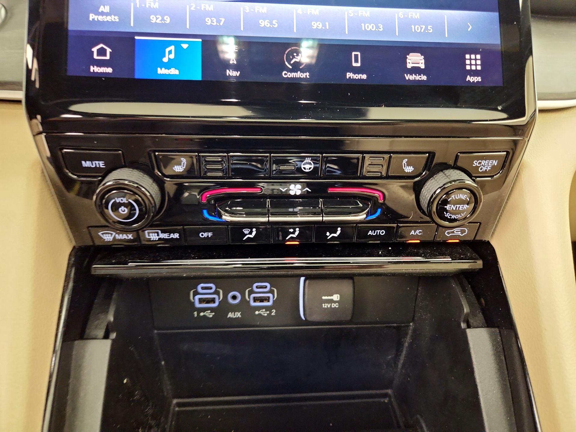 Thumbnail: 2023 Jeep Grand Cherokee - 17