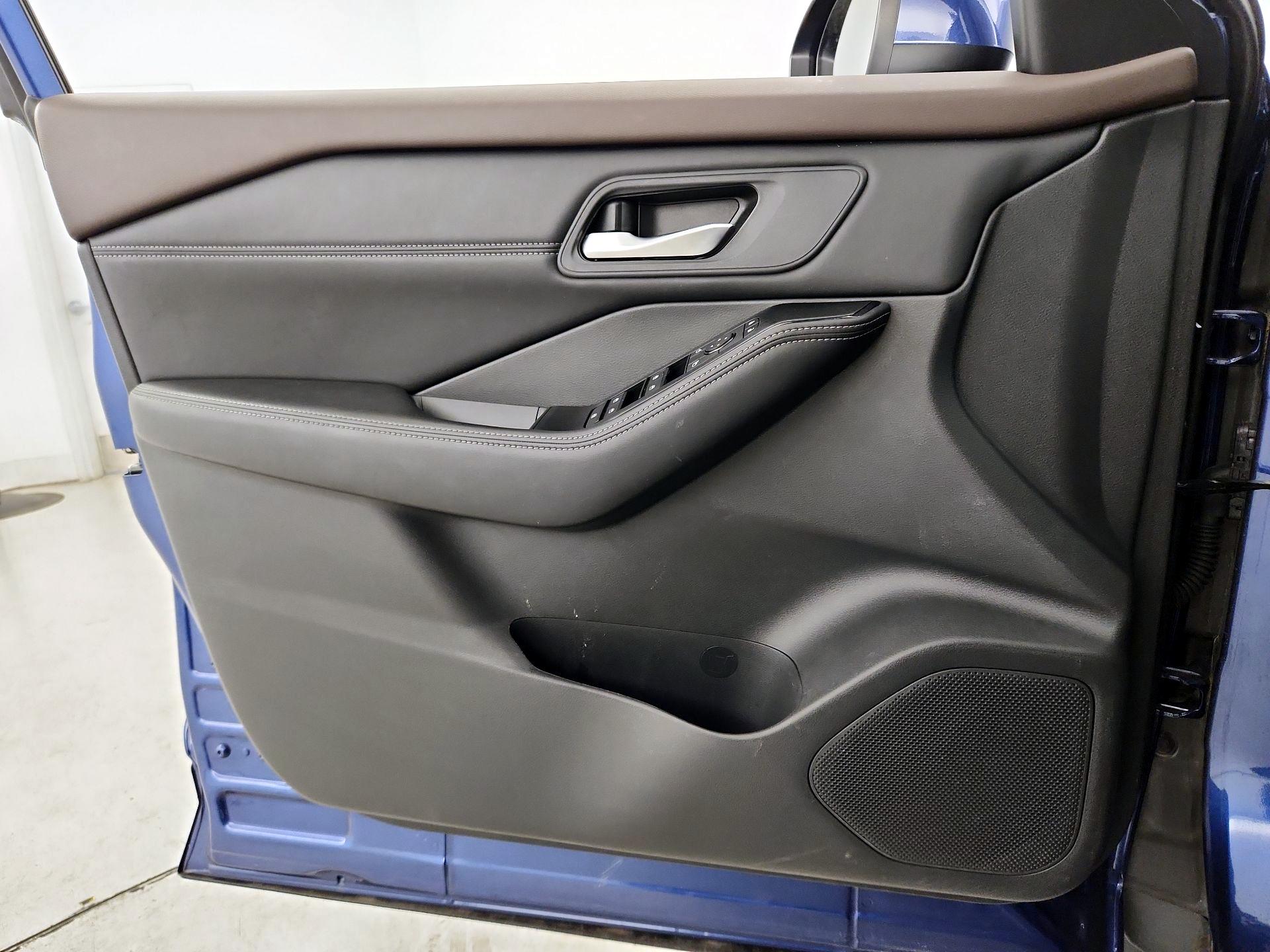 Thumbnail: 2023 Nissan Rogue - 12