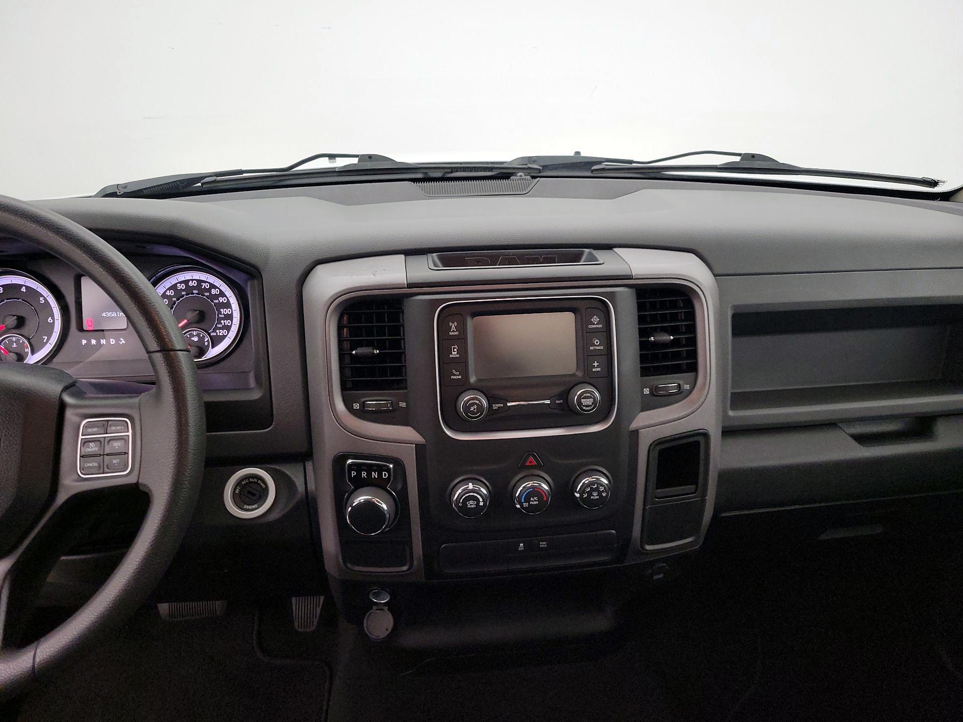 Thumbnail: 2020 RAM 1500 Classic - 9