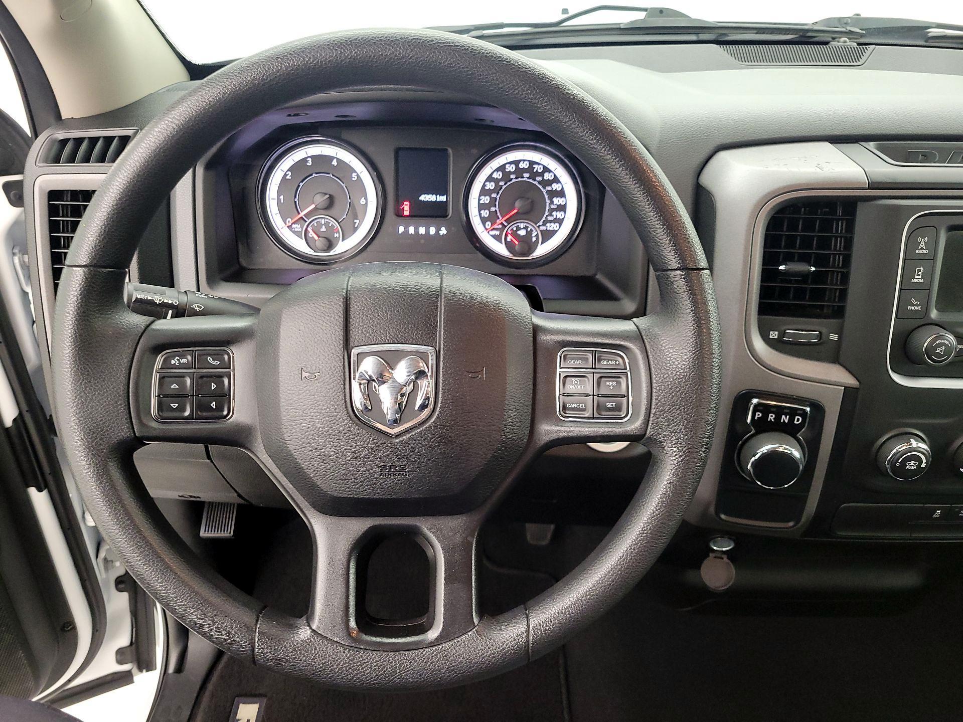 Thumbnail: 2020 RAM 1500 Classic - 10