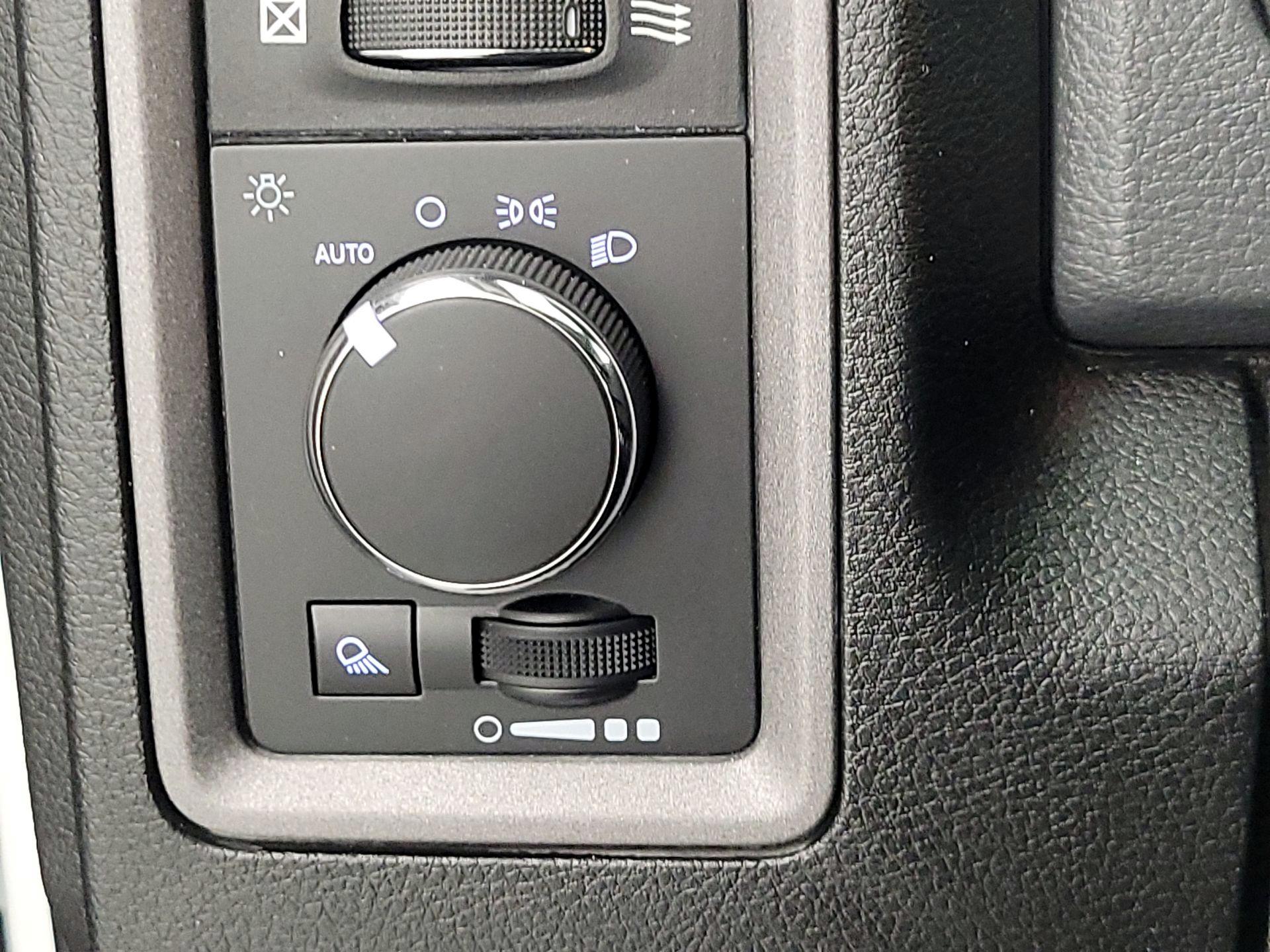 Thumbnail: 2020 RAM 1500 Classic - 13