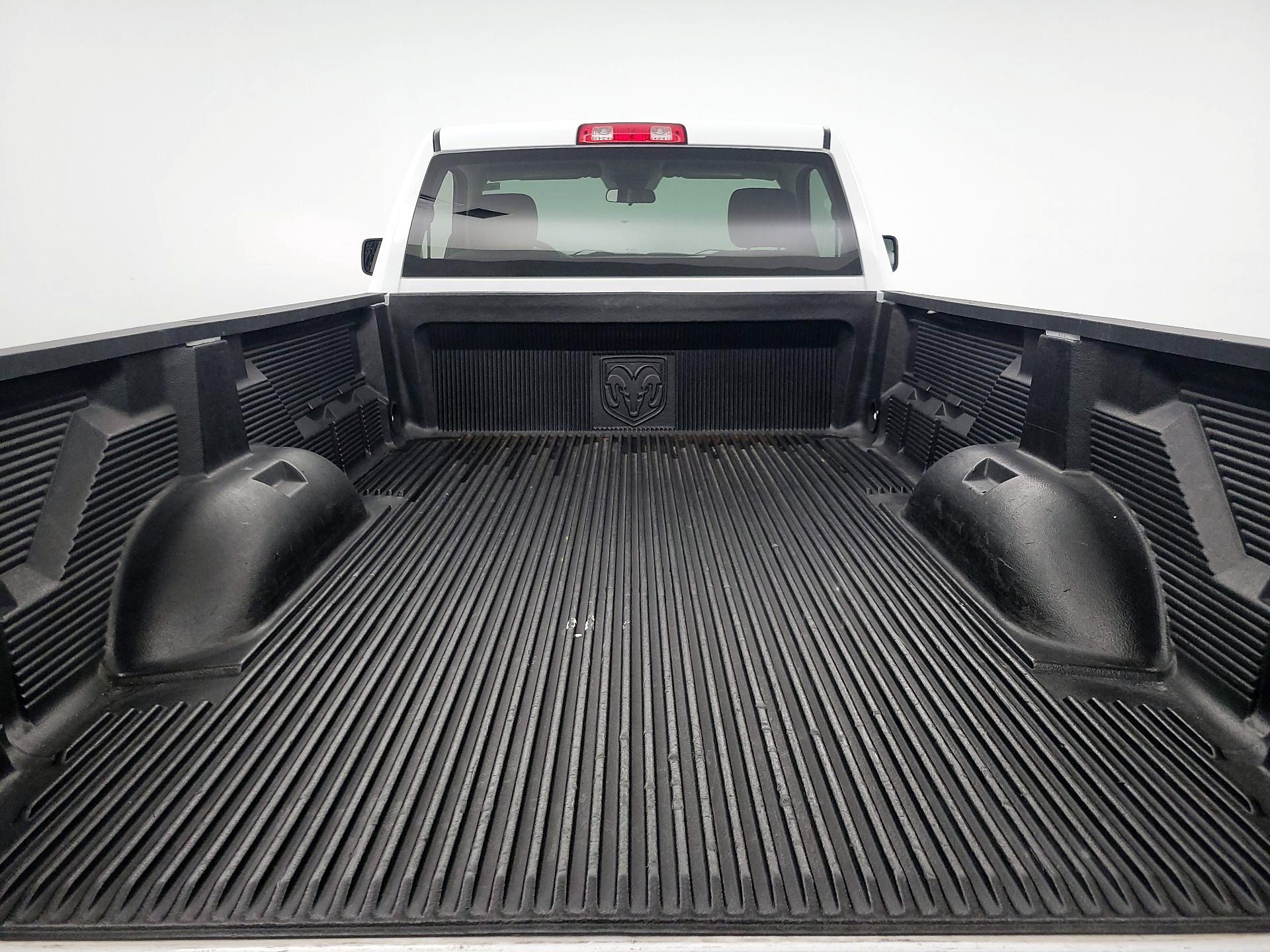 Thumbnail: 2020 RAM 1500 Classic - 19