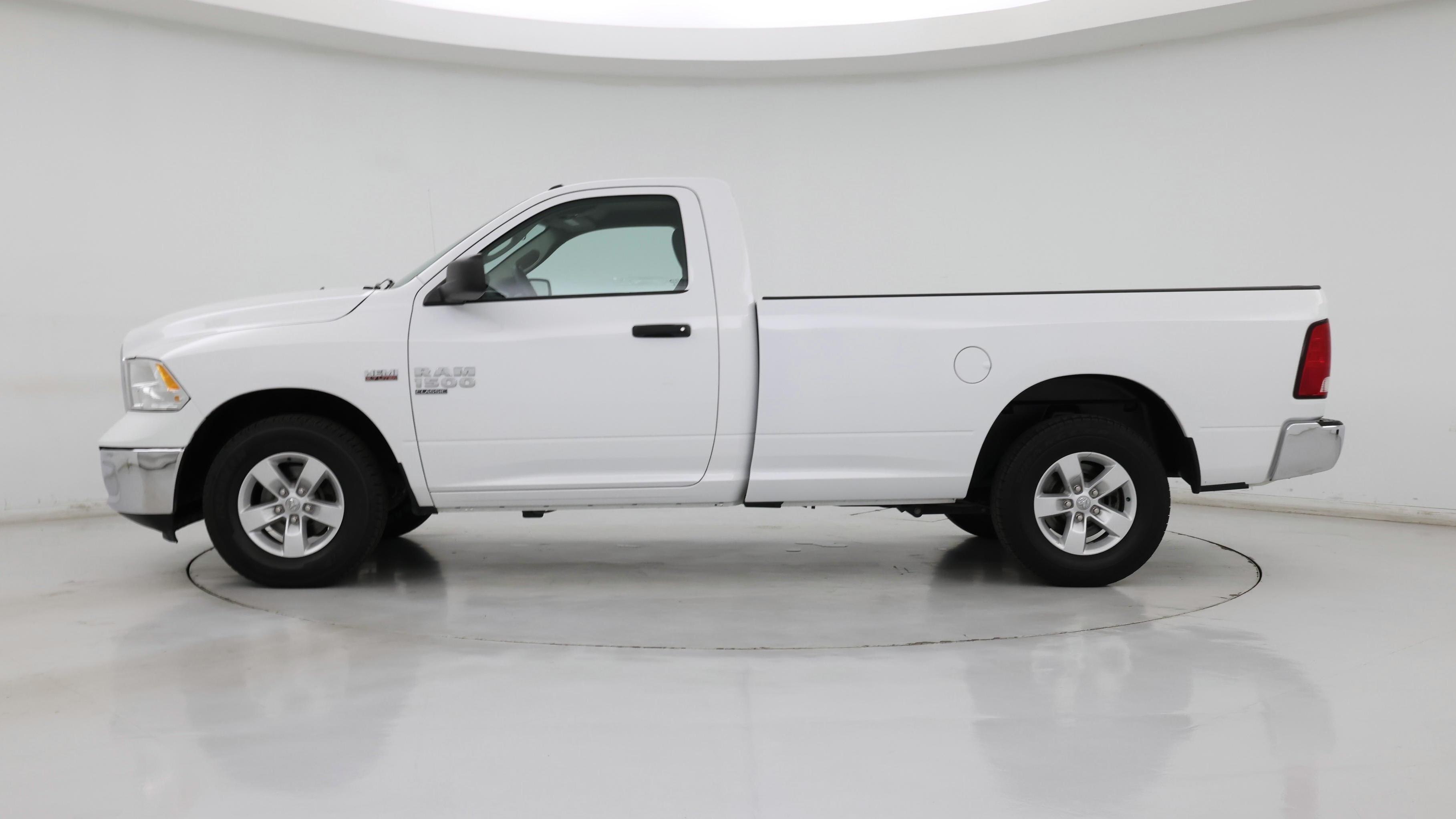 Thumbnail: 2020 RAM 1500 Classic - 3