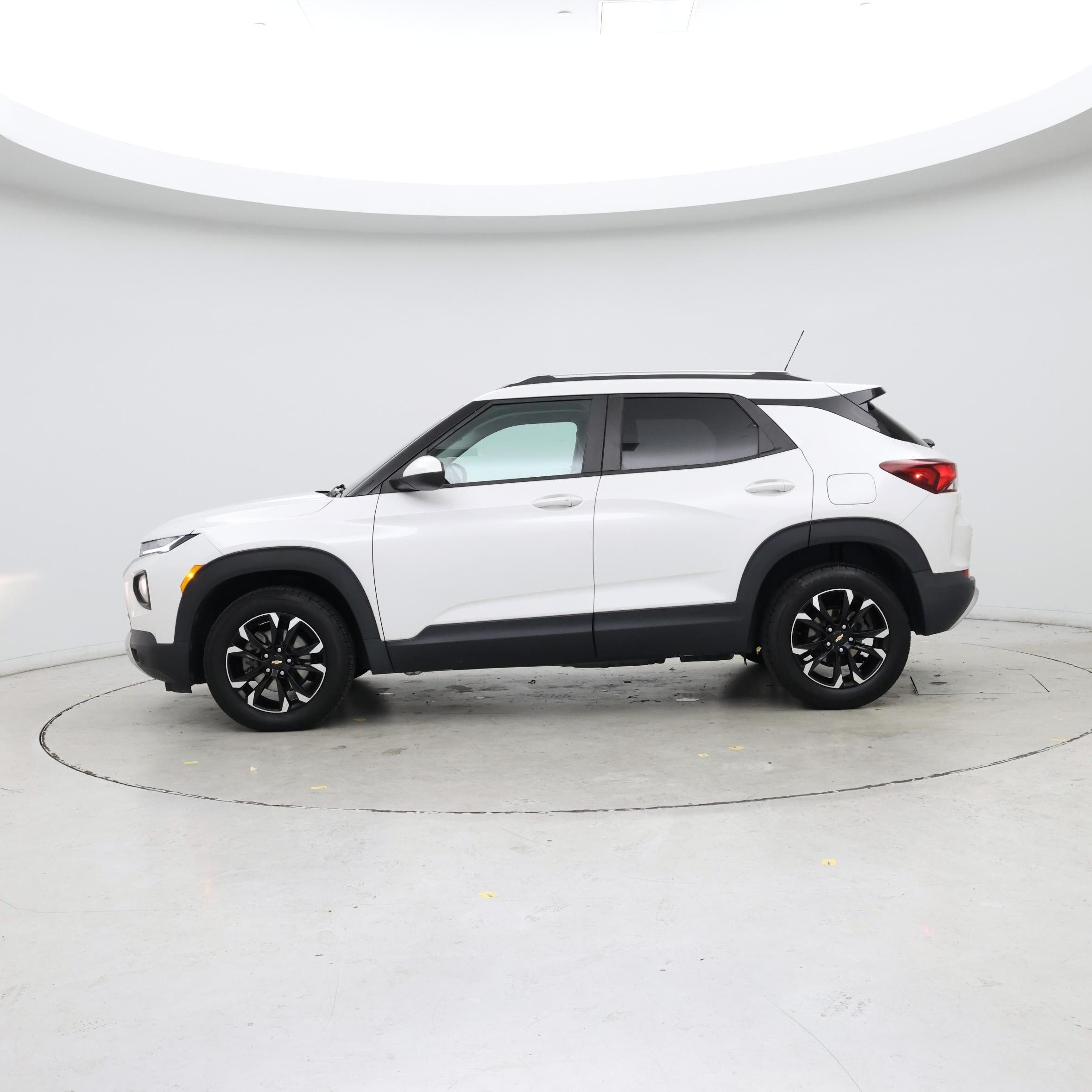 Thumbnail: 2021 Chevrolet TrailBlazer - 3