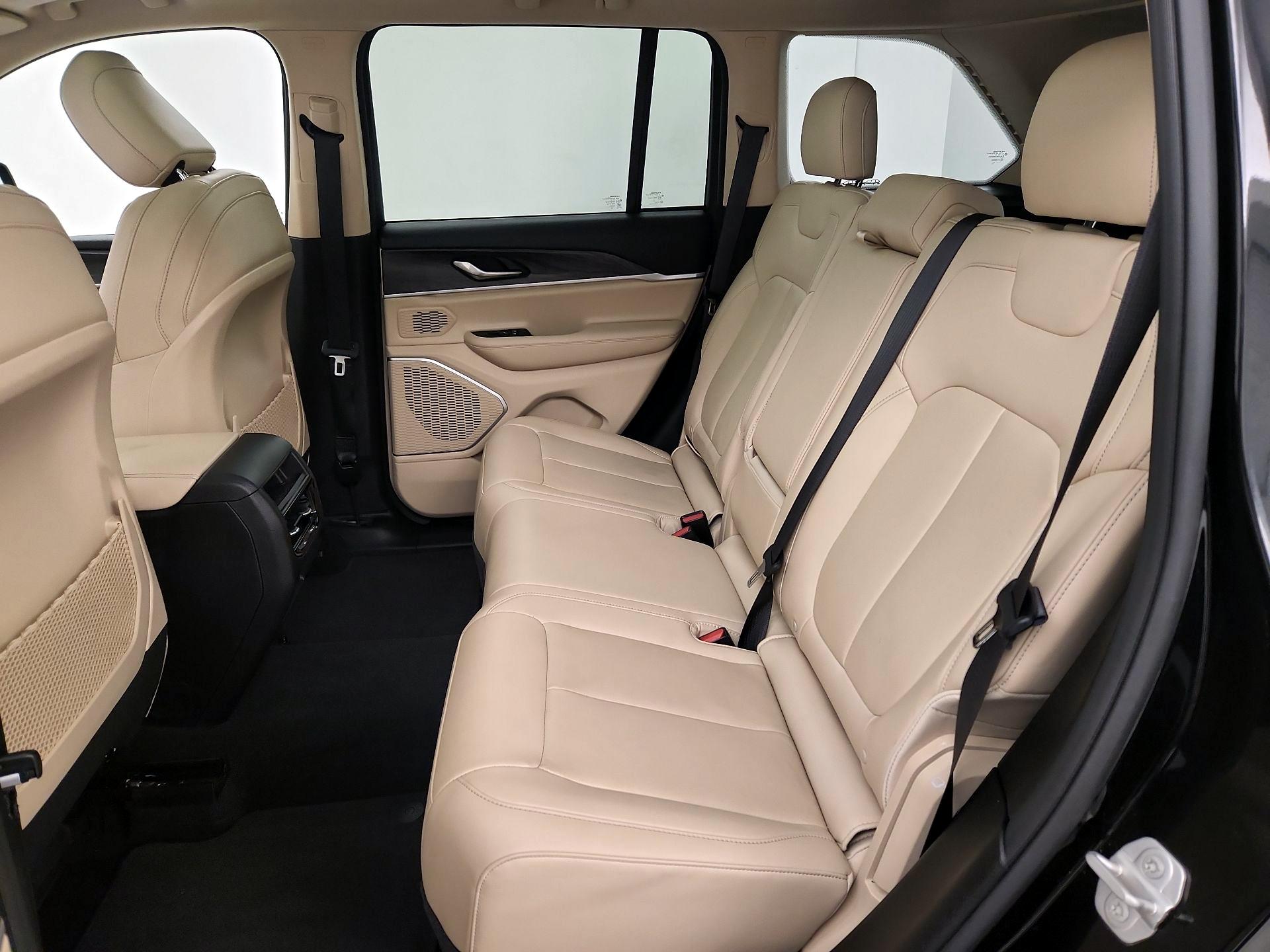 Thumbnail: 2022 Jeep Grand Cherokee - 20