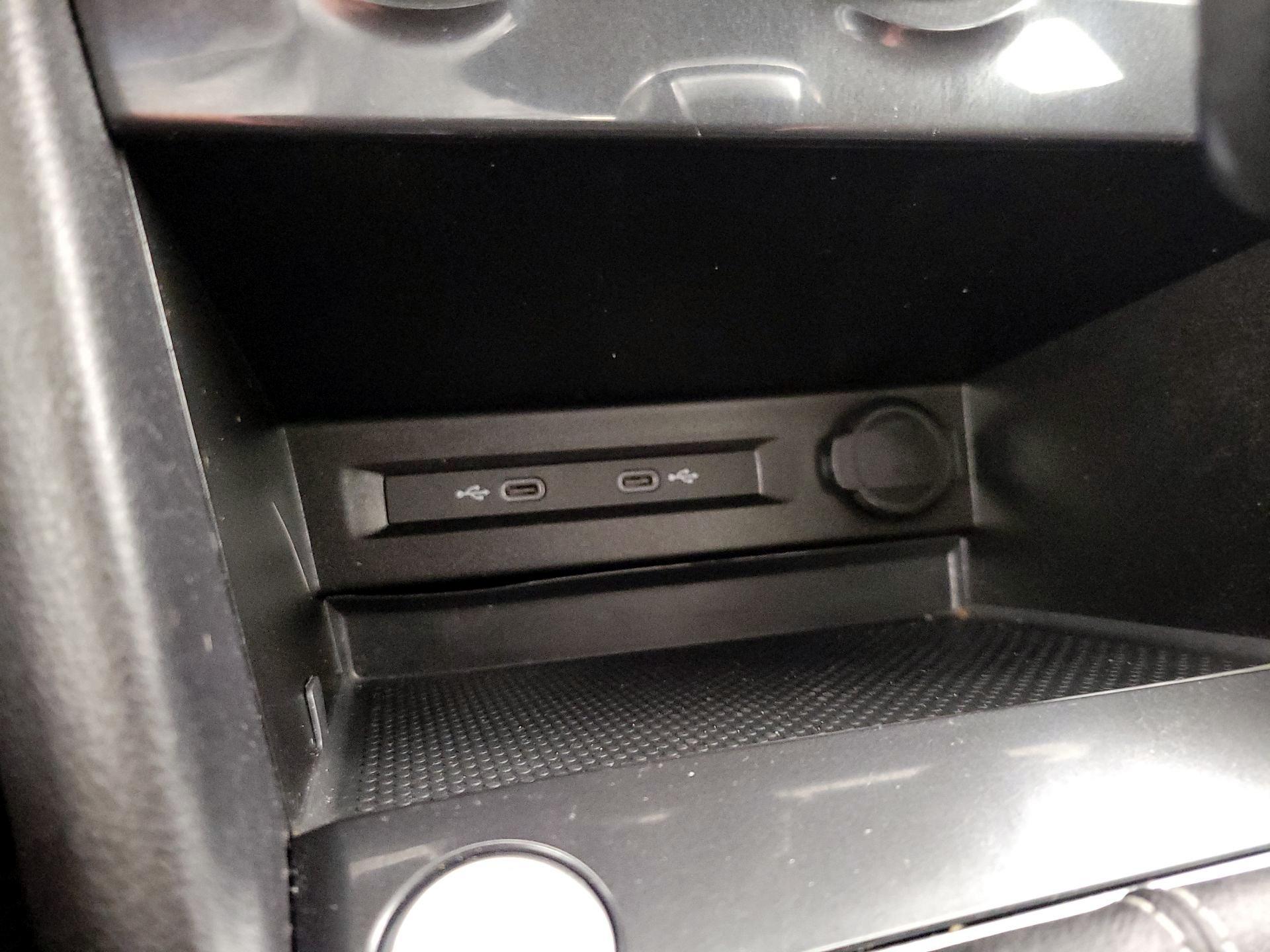 Thumbnail: 2022 Volkswagen Tiguan - 18