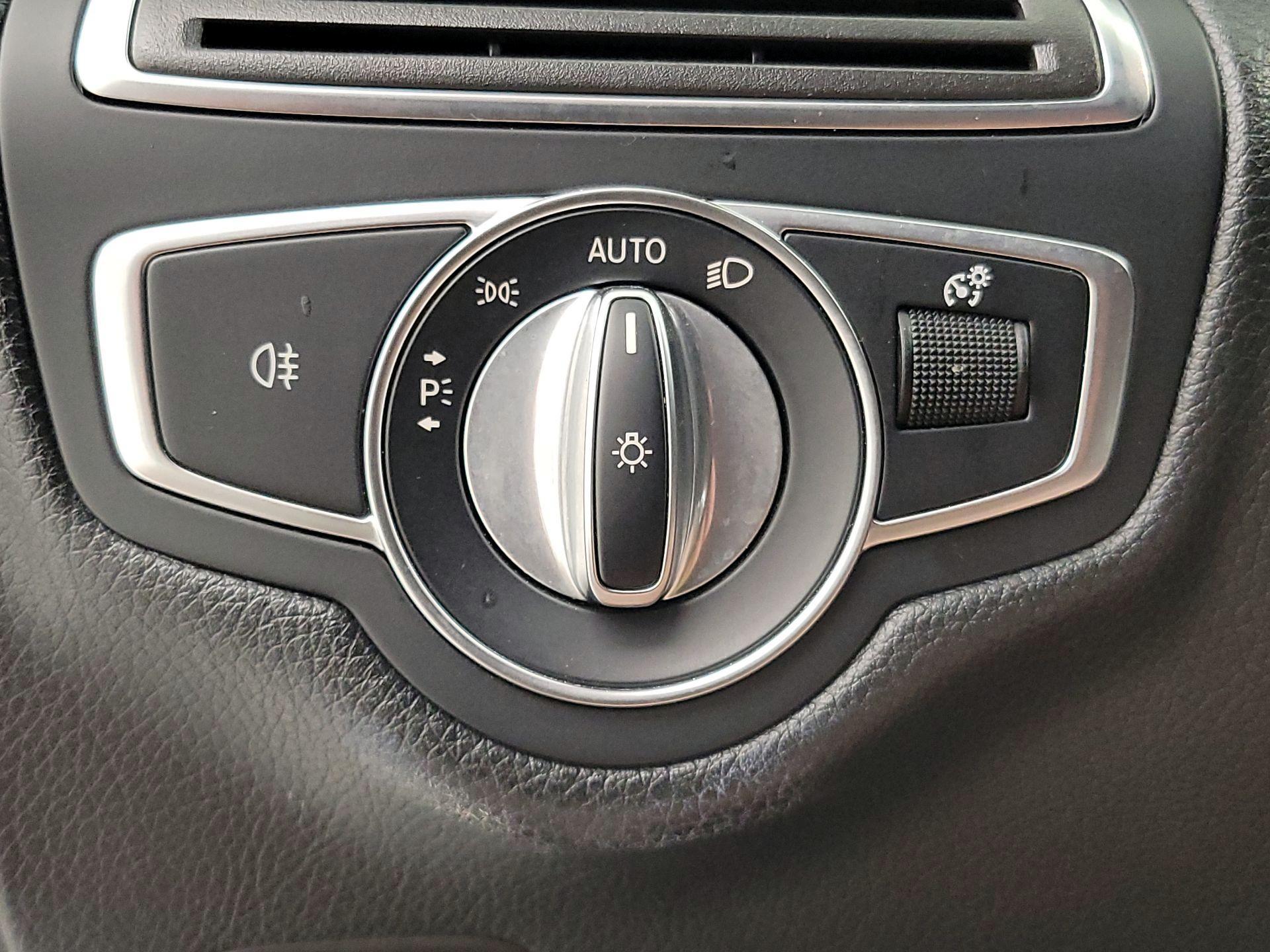 Thumbnail: 2021 Mercedes-Benz C-Class - 13