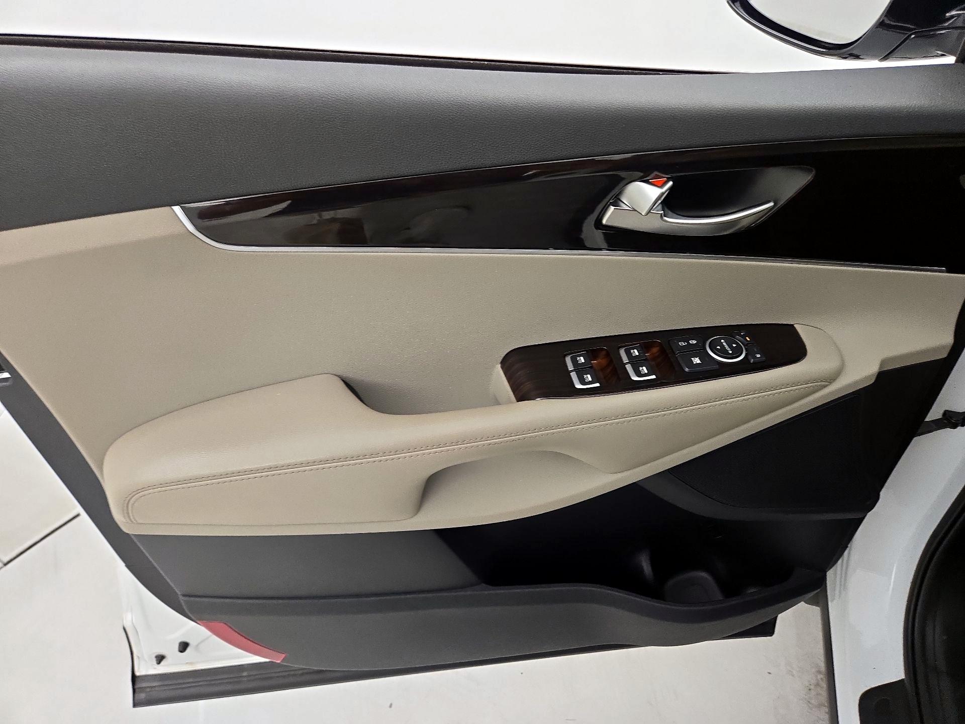 Thumbnail: 2019 Kia Sorento - 12