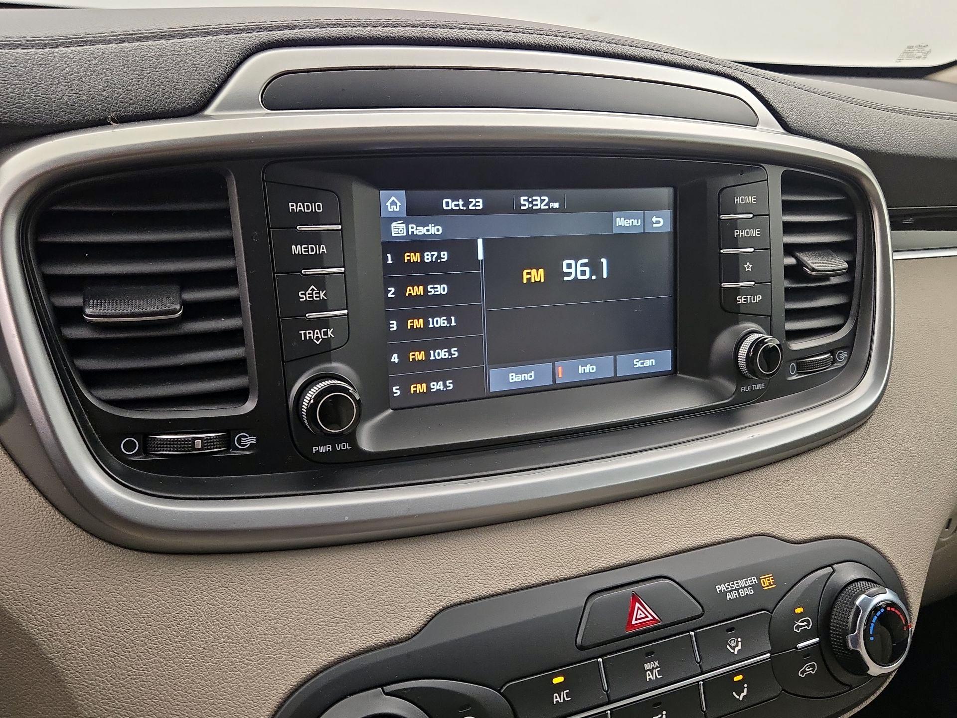 Thumbnail: 2019 Kia Sorento - 15