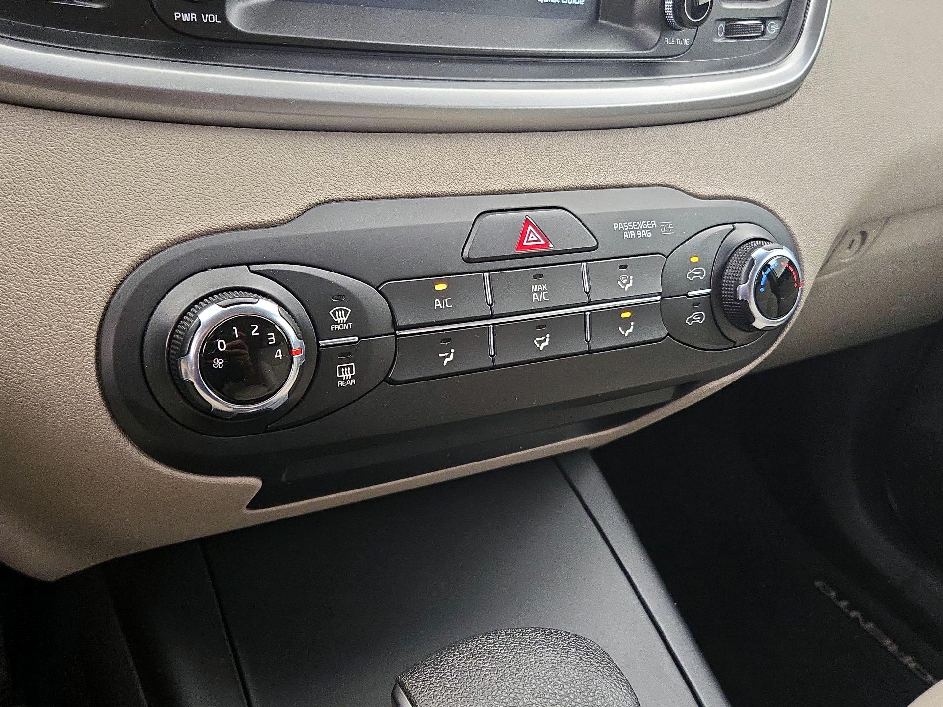 Thumbnail: 2019 Kia Sorento - 16