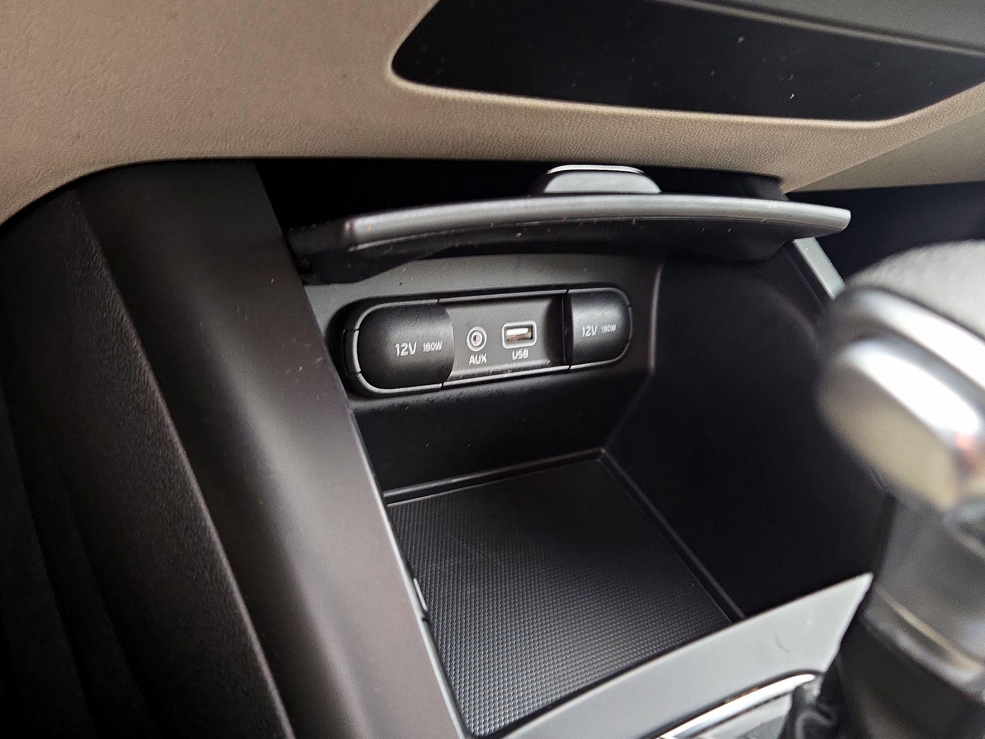 Thumbnail: 2019 Kia Sorento - 18