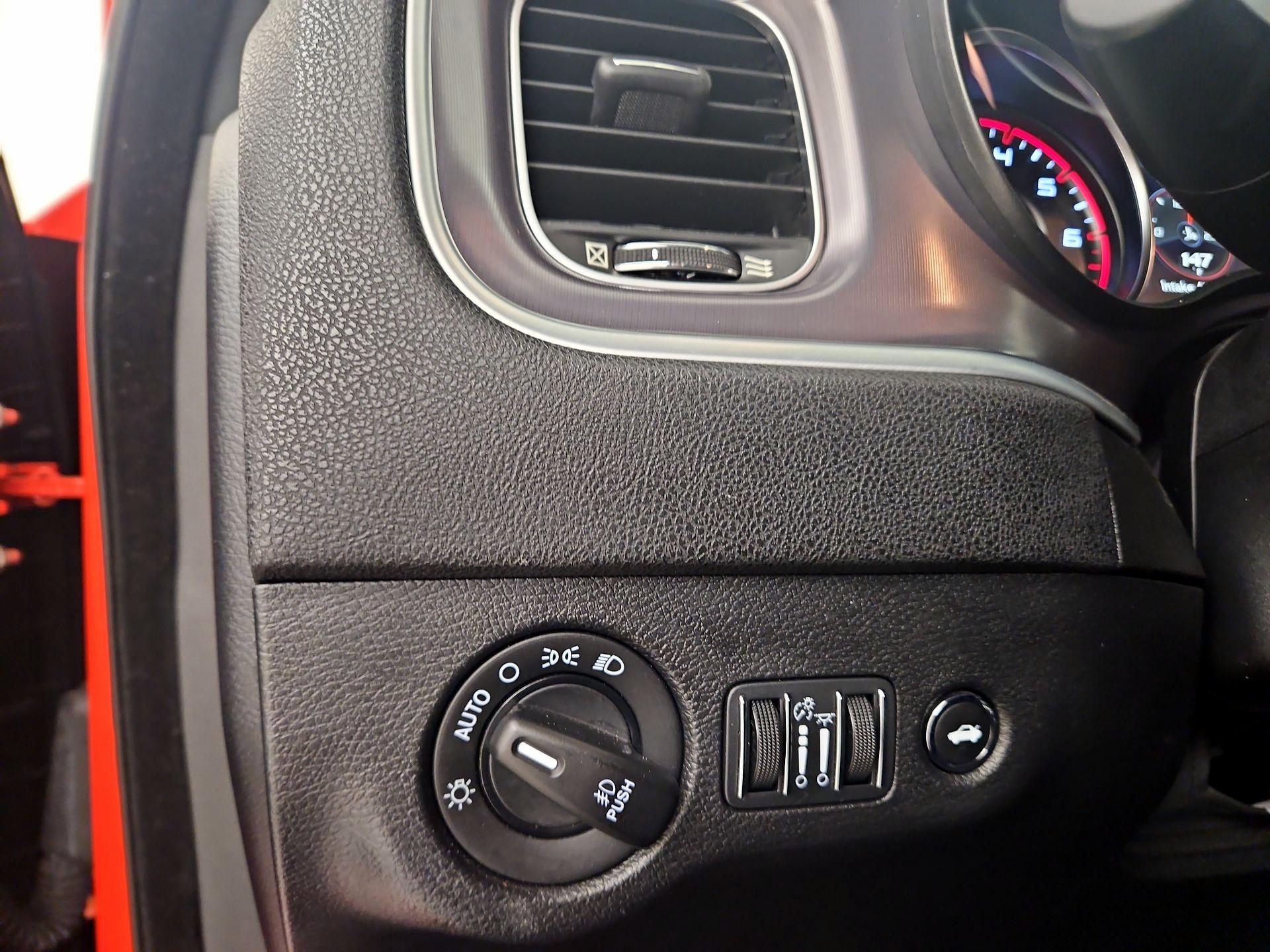 Thumbnail: 2020 Dodge Charger - 13