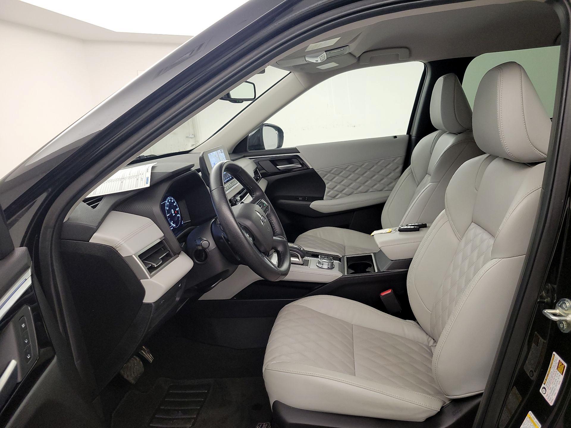 Thumbnail: 2022 Mitsubishi Outlander - 11