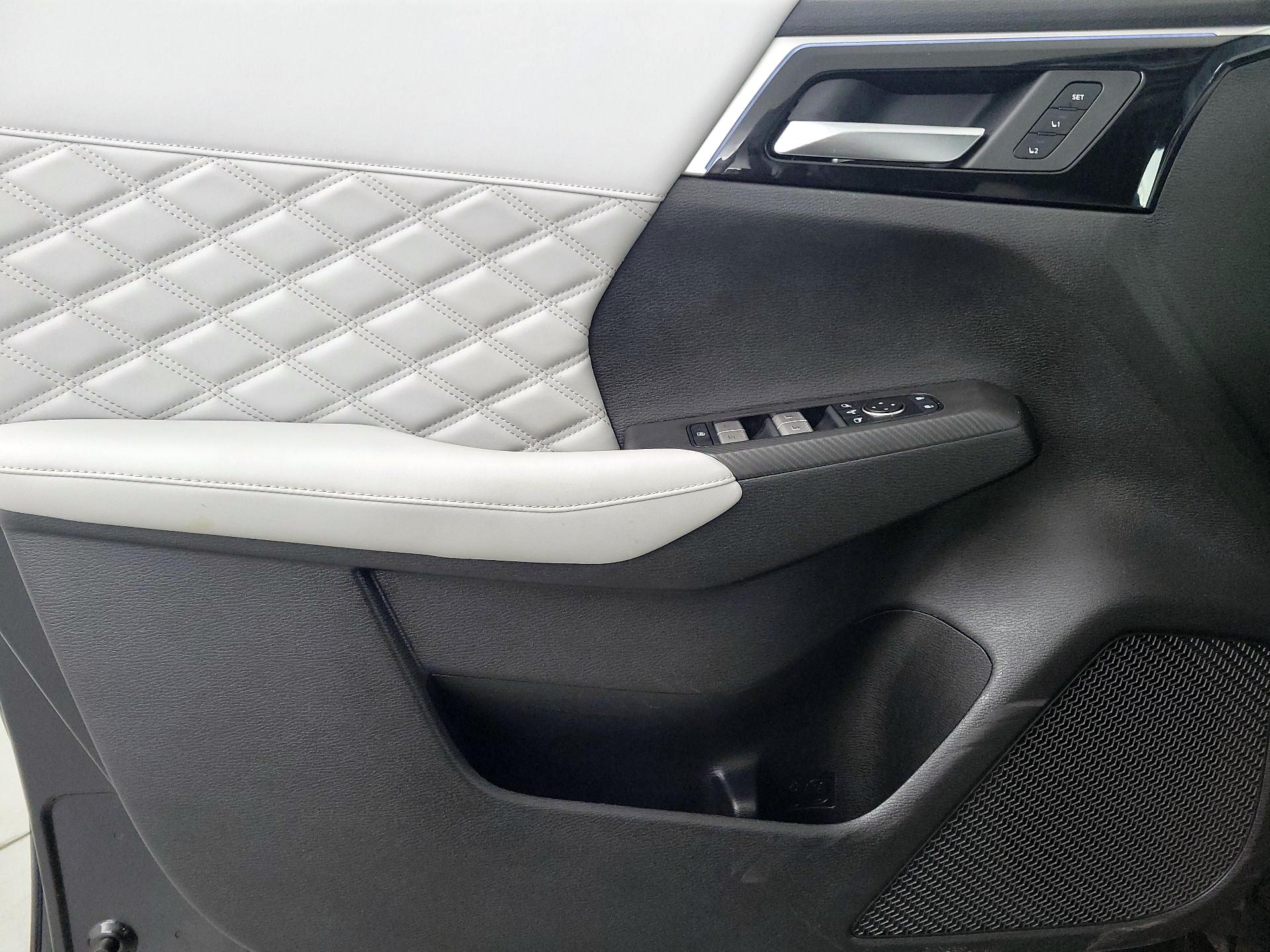 Thumbnail: 2022 Mitsubishi Outlander - 12