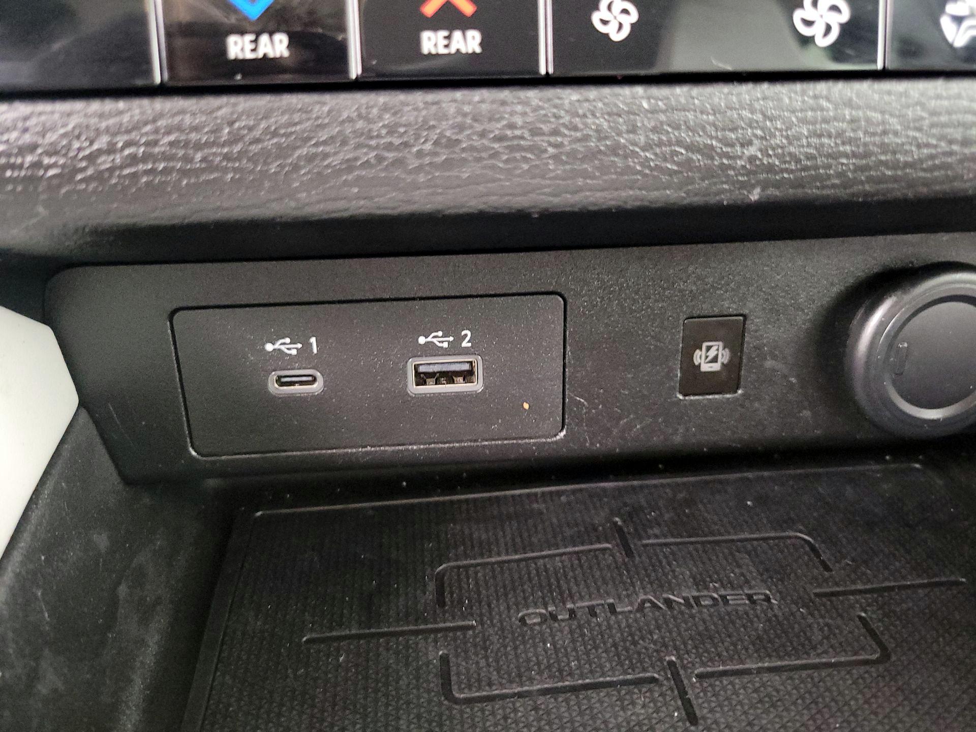 Thumbnail: 2022 Mitsubishi Outlander - 19