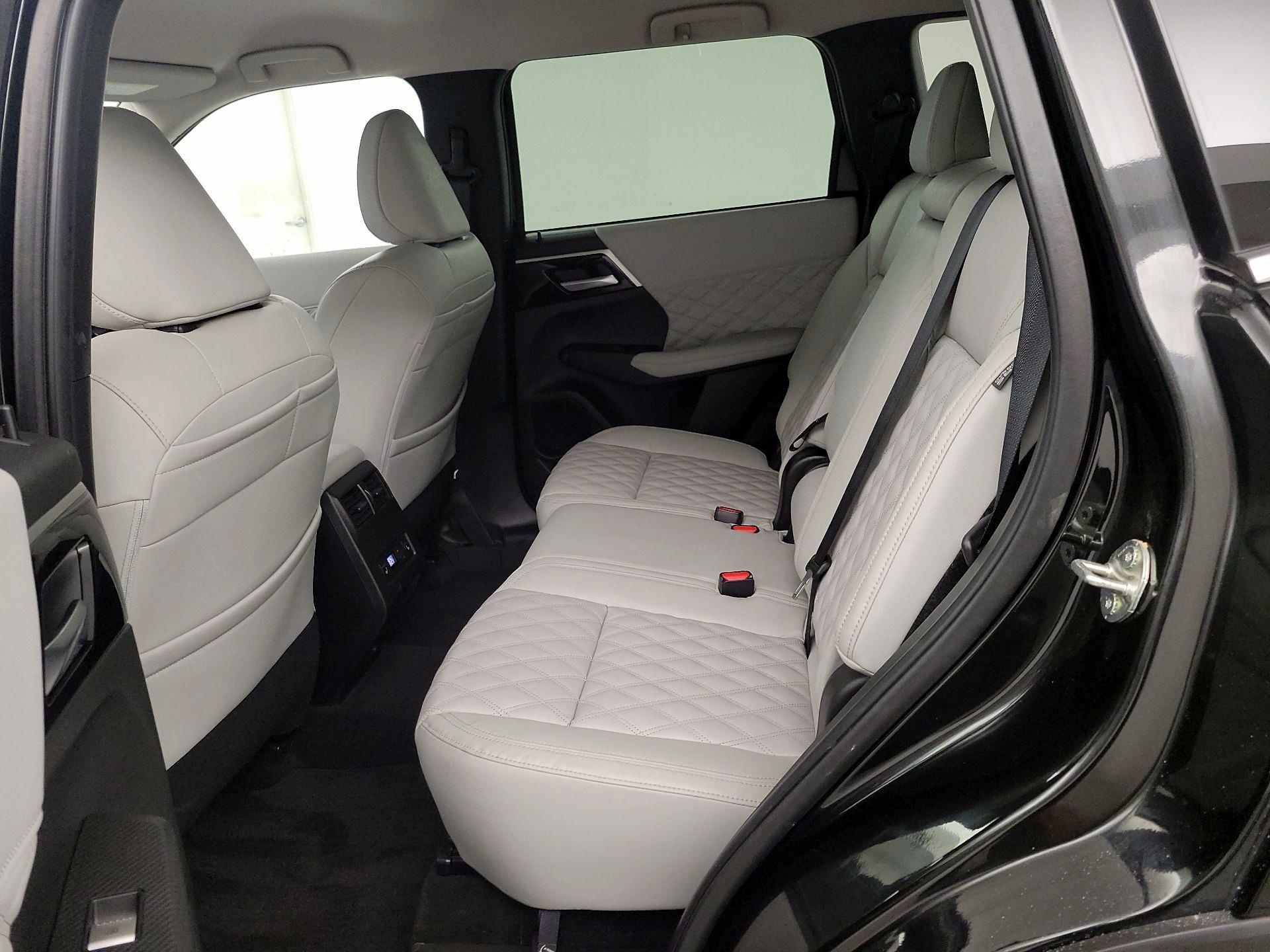 Thumbnail: 2022 Mitsubishi Outlander - 20