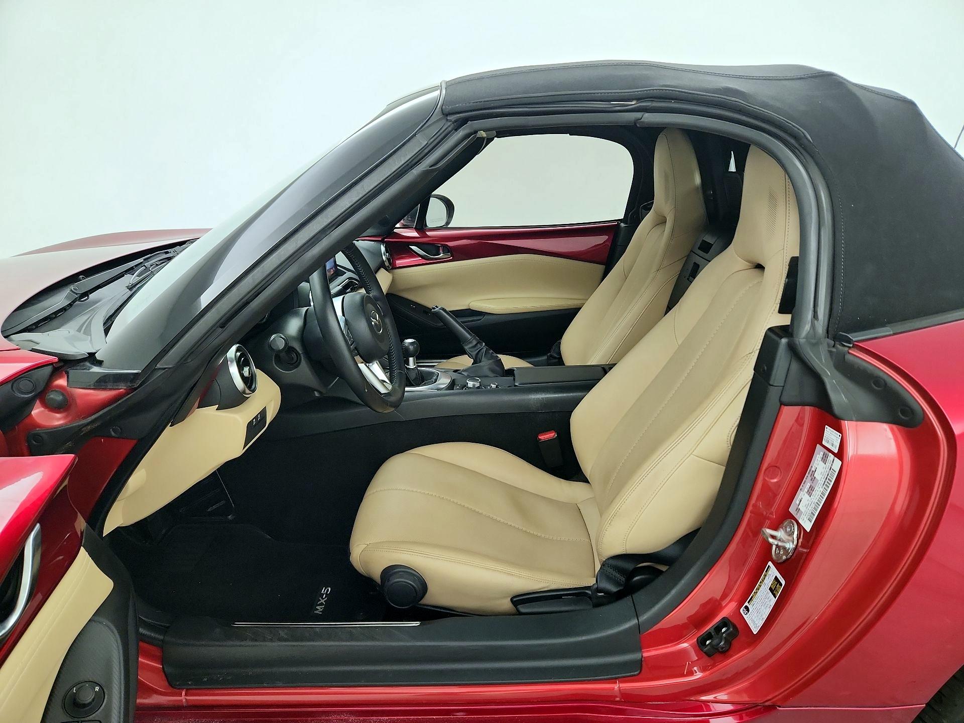 Thumbnail: 2020 Mazda MX-5 Miata - 11