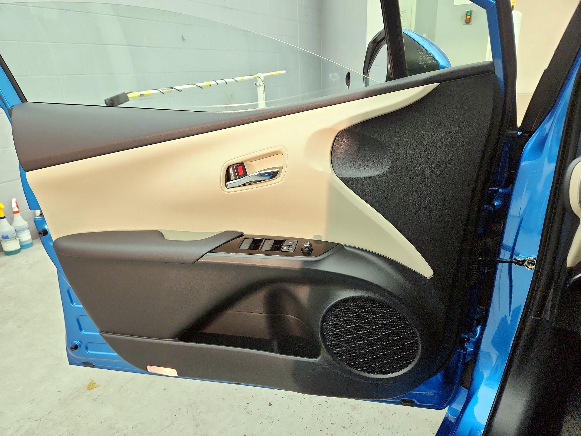 Thumbnail: 2022 Toyota Prius - 12