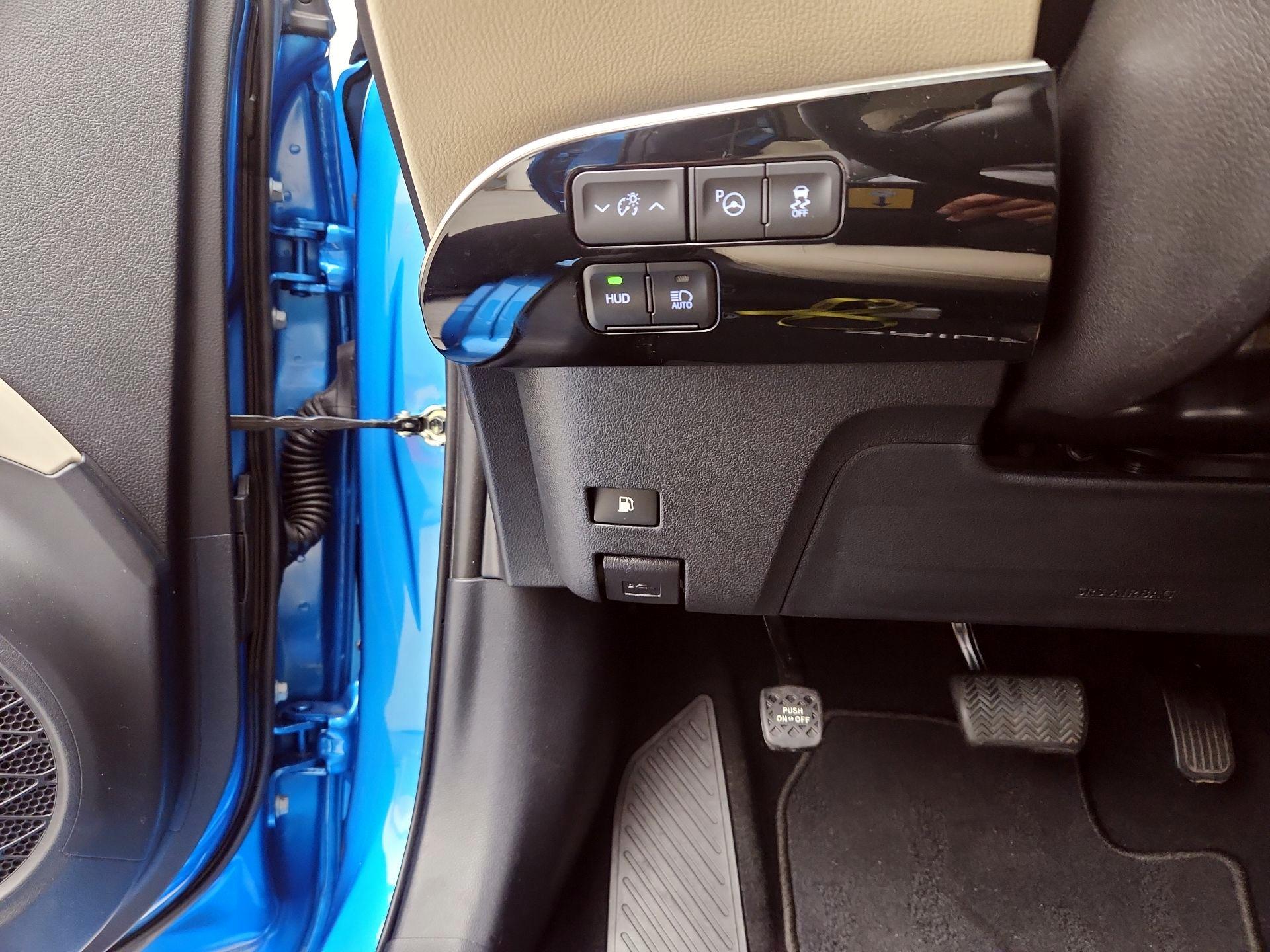 Thumbnail: 2022 Toyota Prius - 13