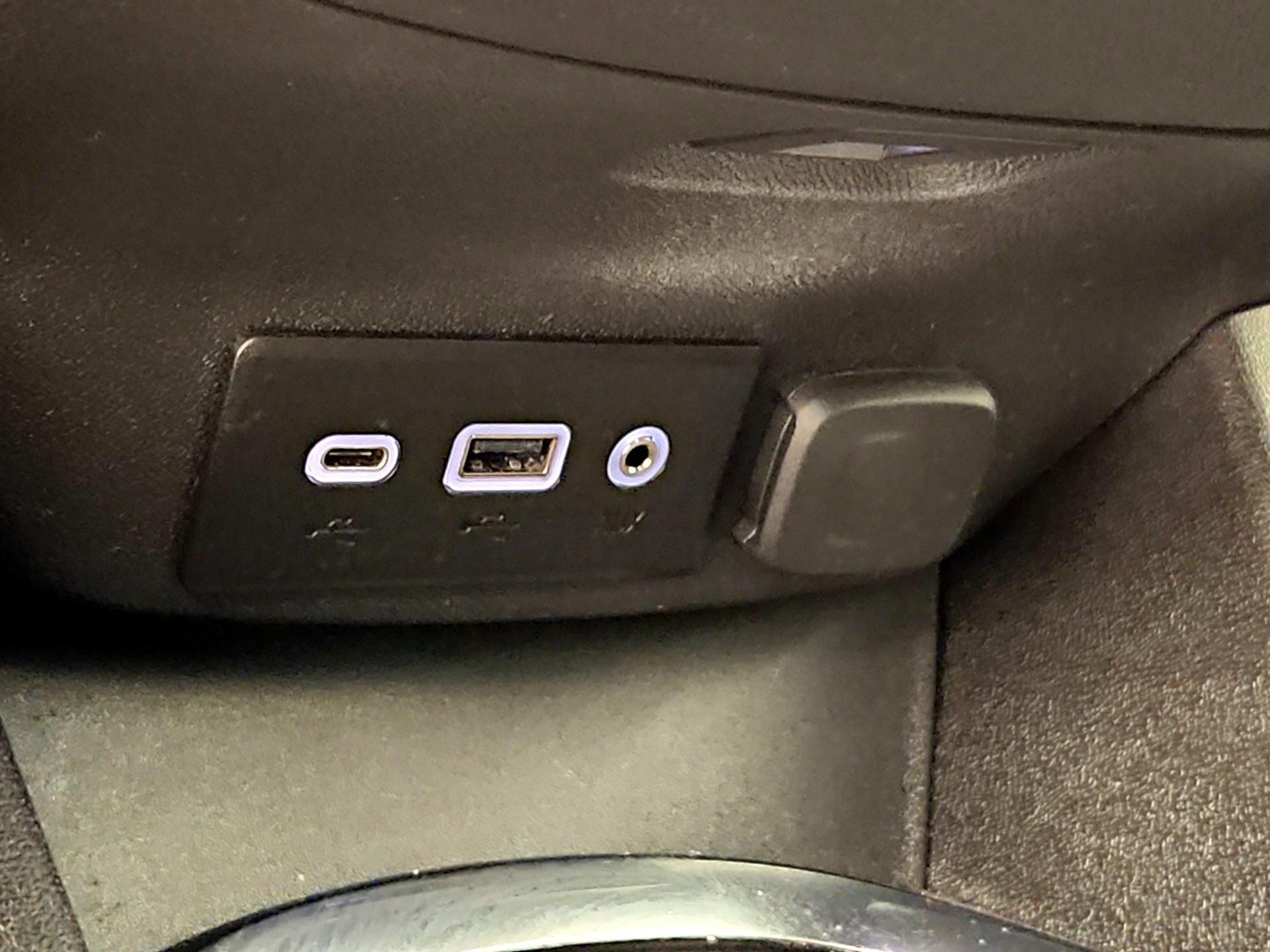 Thumbnail: 2023 Chevrolet Malibu - 18