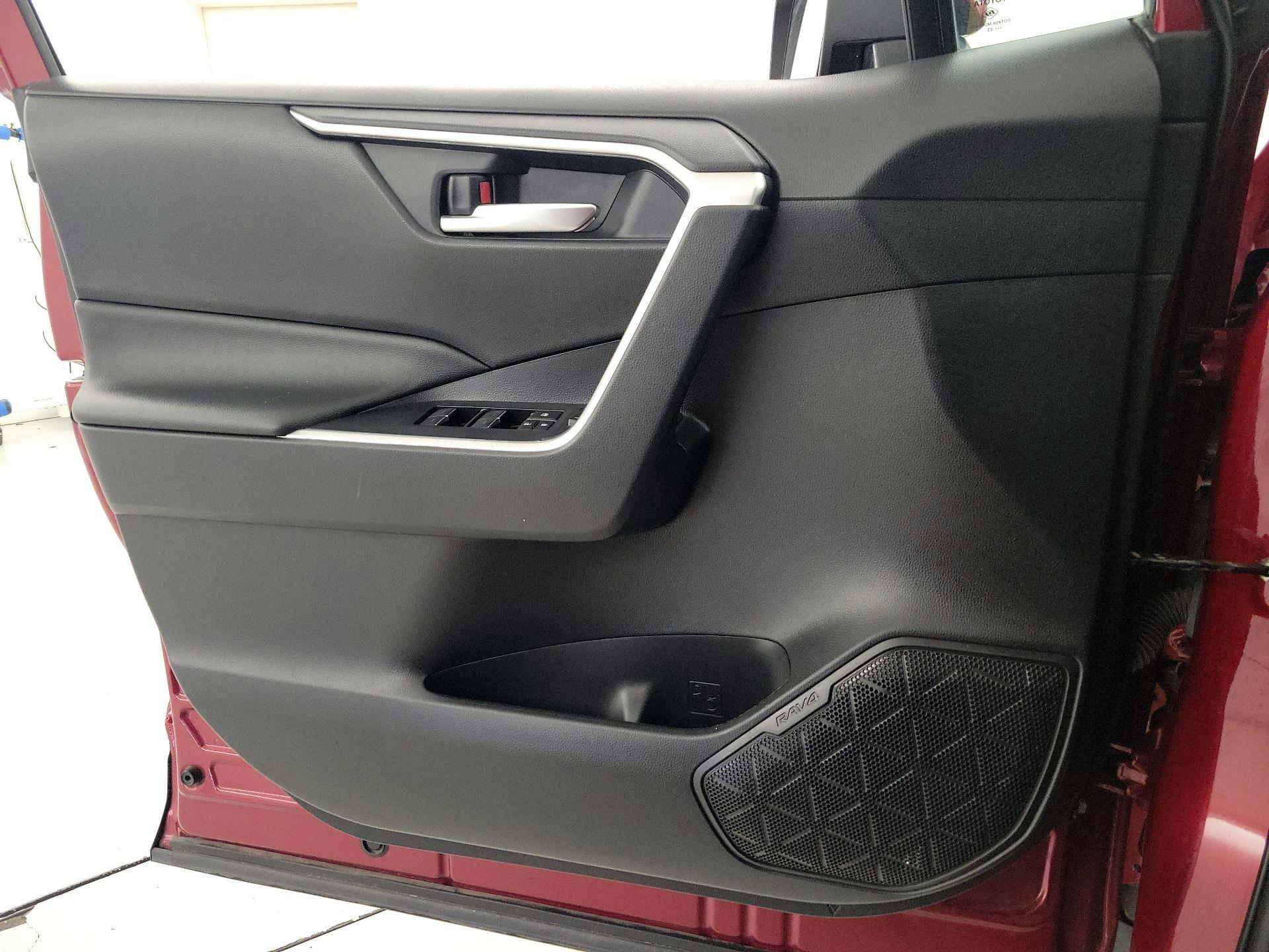 Thumbnail: 2023 Toyota RAV4 - 12