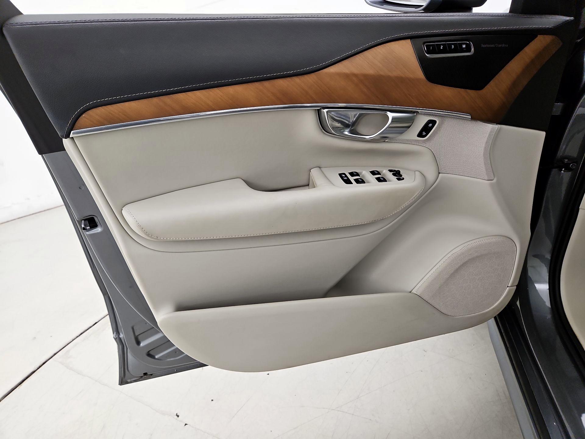 Thumbnail: 2019 Volvo XC90 - 12