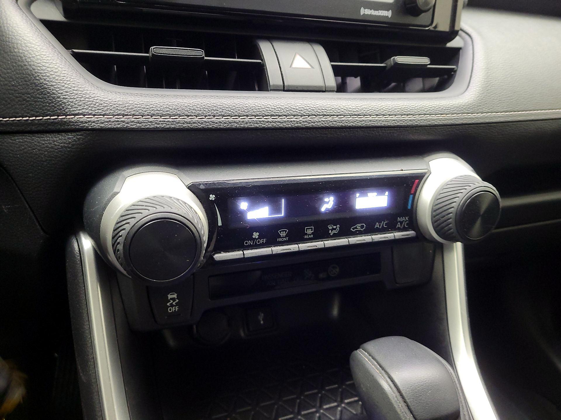 Thumbnail: 2020 Toyota RAV4 - 16