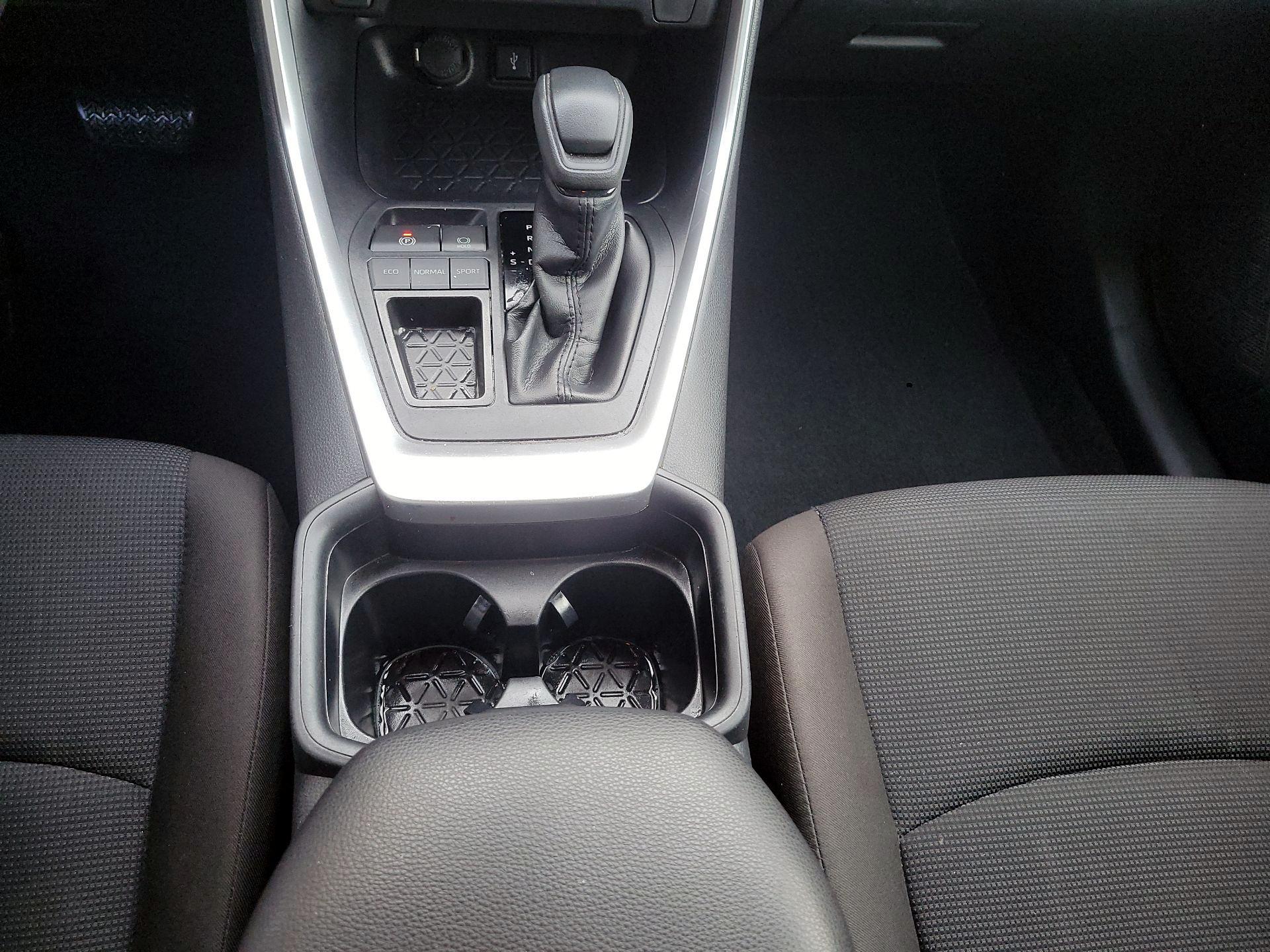 Thumbnail: 2020 Toyota RAV4 - 17