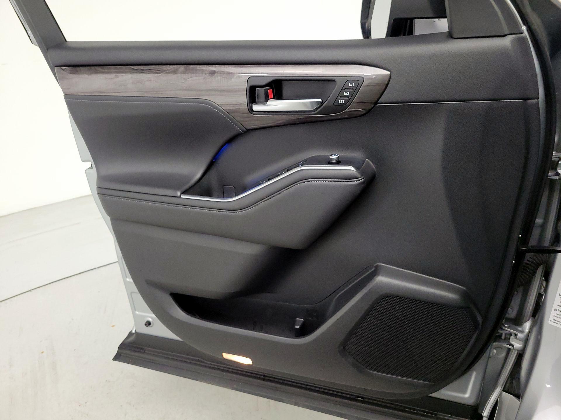 Thumbnail: 2020 Toyota Highlander - 12