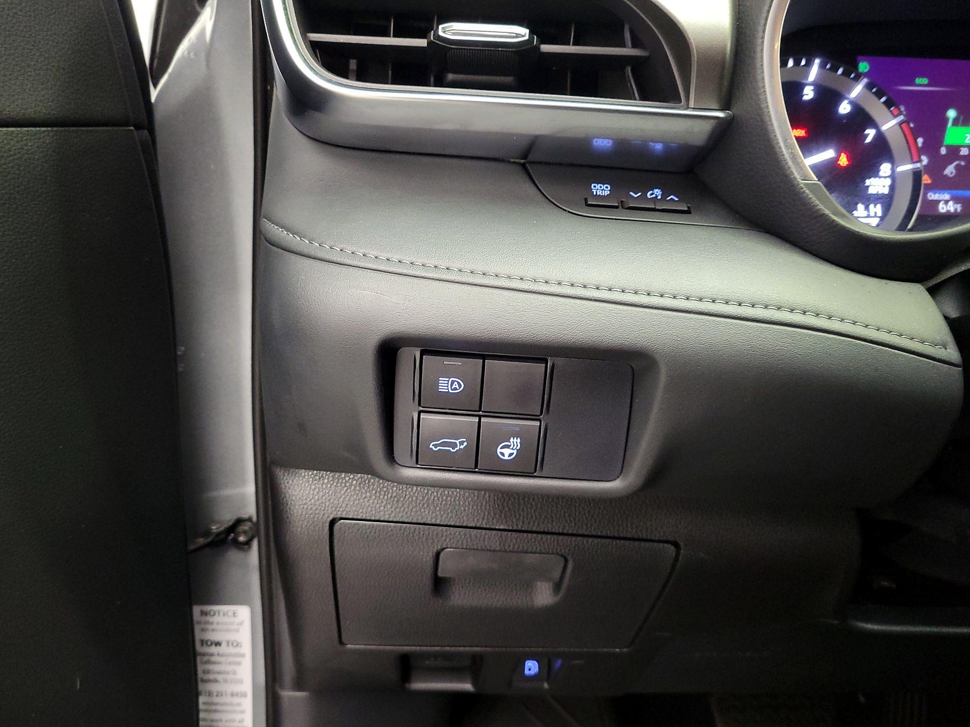 Thumbnail: 2020 Toyota Highlander - 13