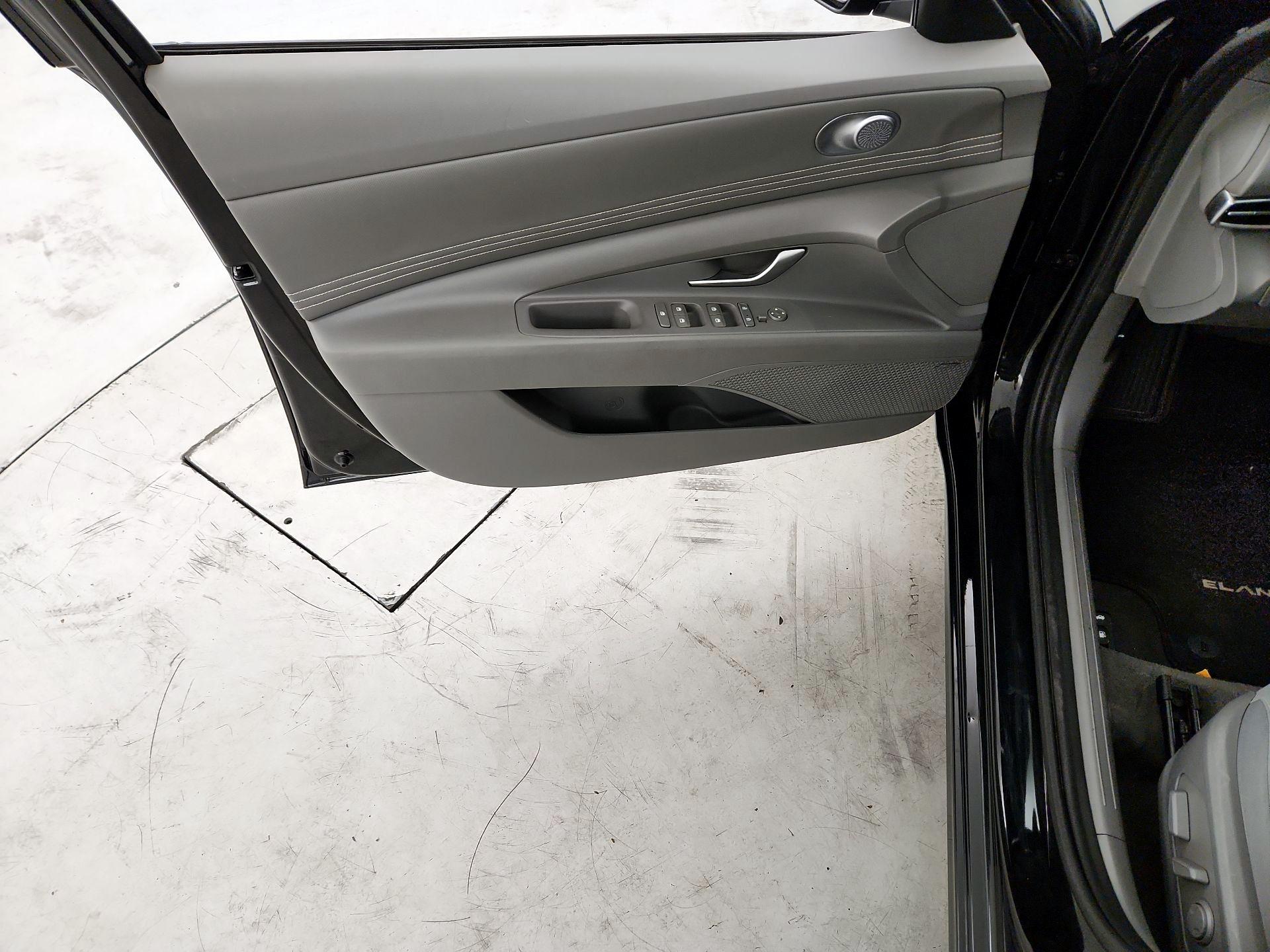 Thumbnail: 2022 Hyundai Elantra - 12