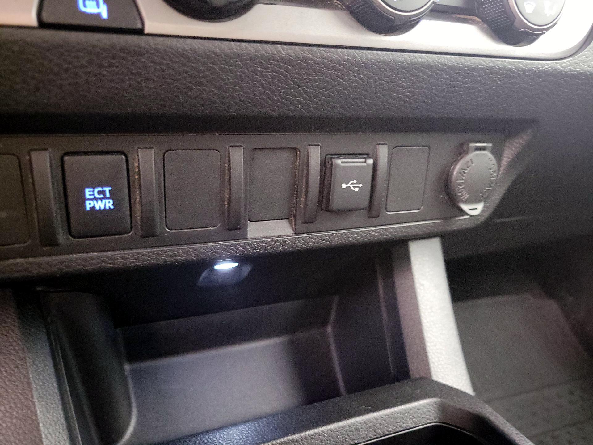 Thumbnail: 2022 Toyota Tacoma - 18