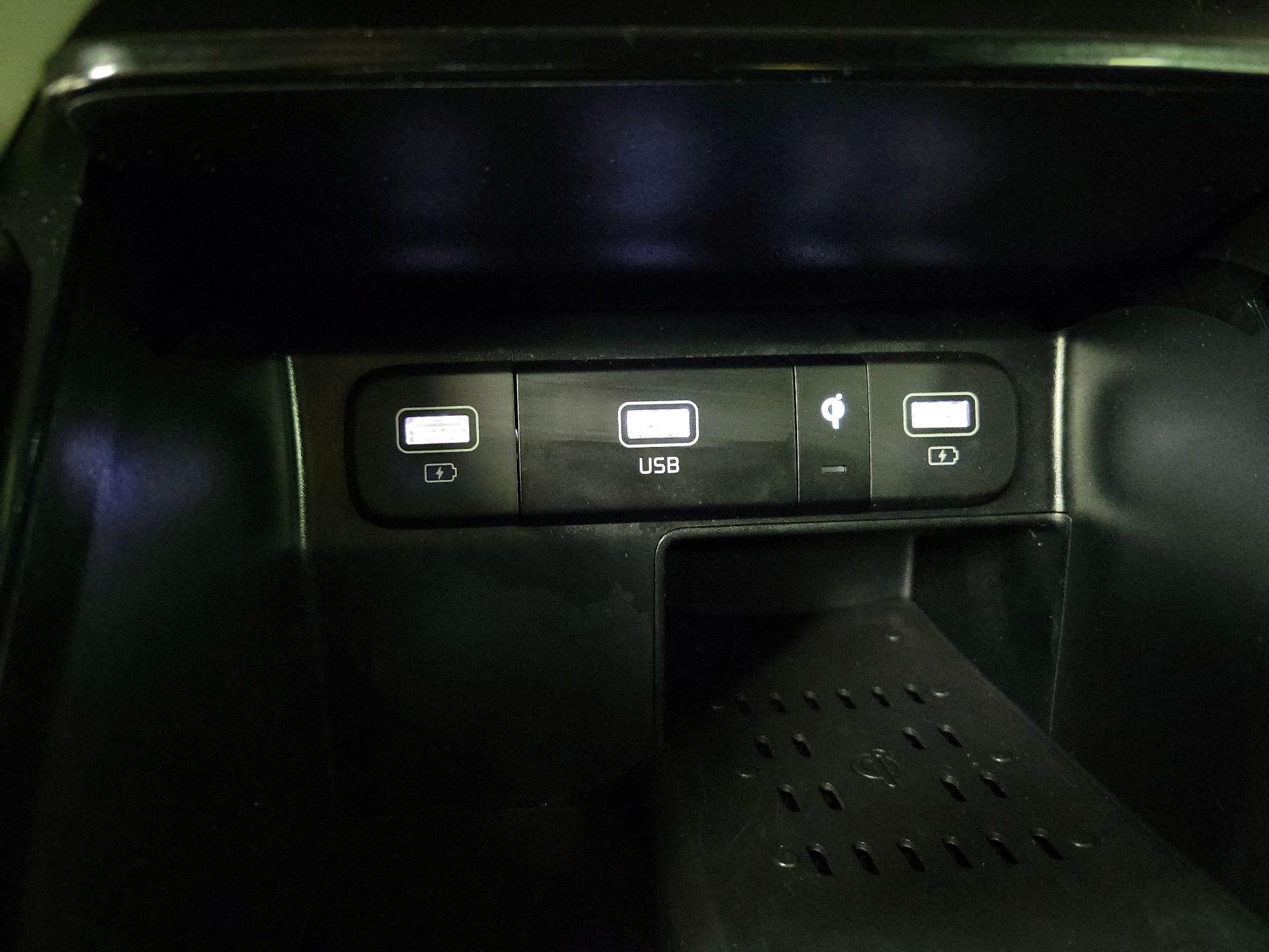 Thumbnail: 2022 Kia Sorento - 19