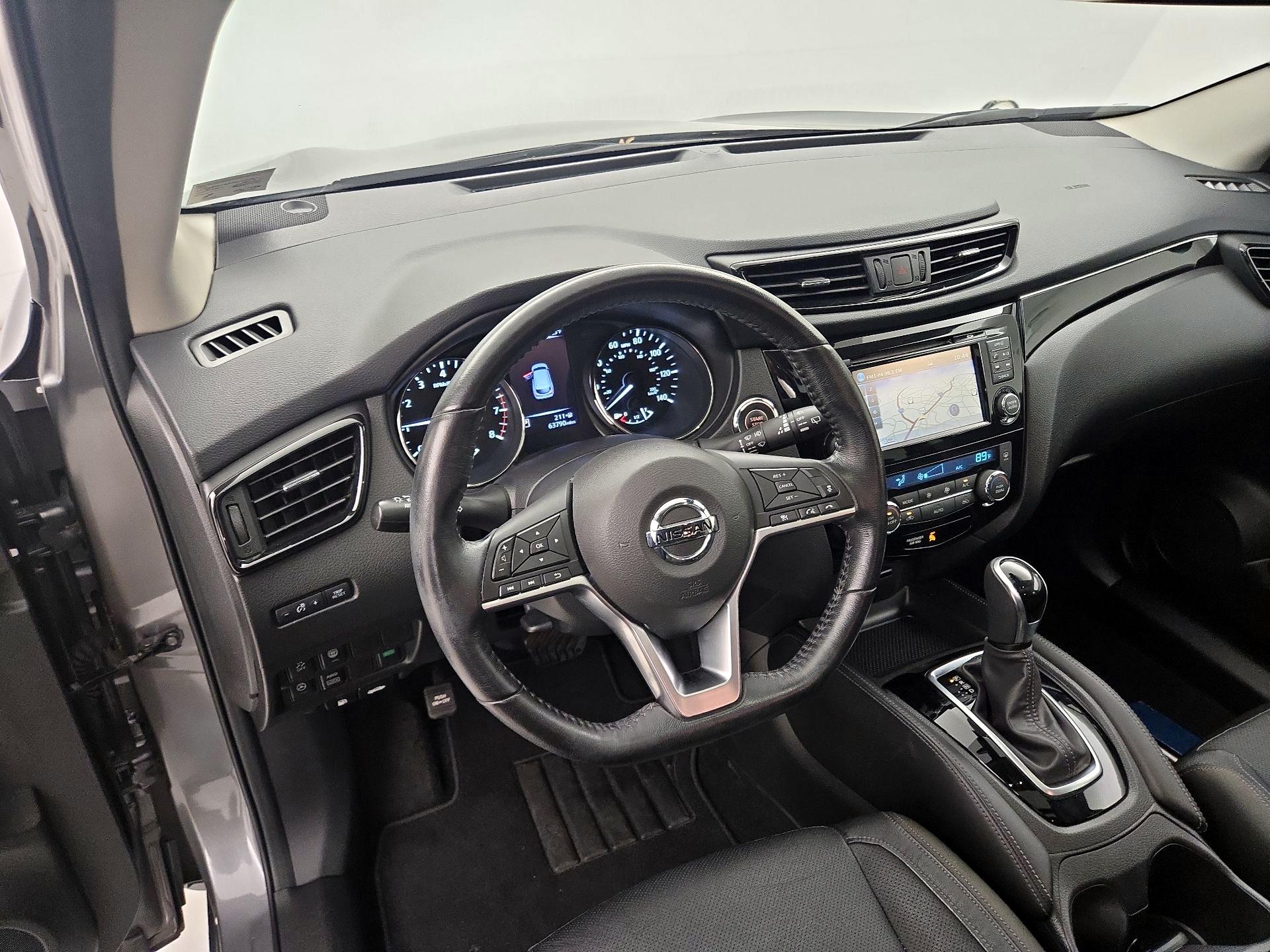 Thumbnail: 2017 Nissan Rogue Sport - 9
