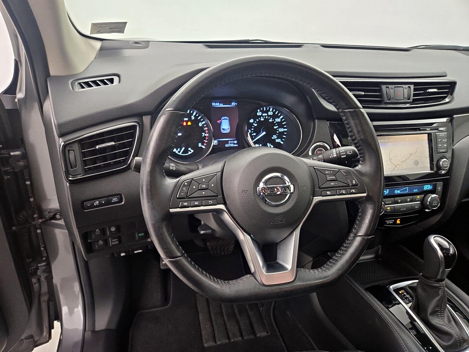 Thumbnail: 2017 Nissan Rogue Sport - 10