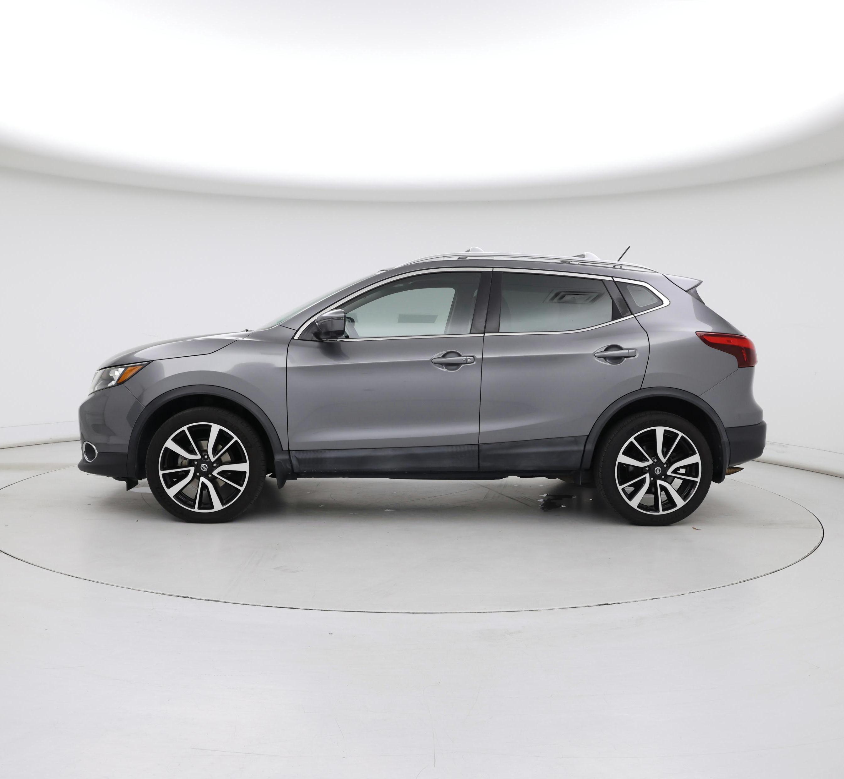 Thumbnail: 2017 Nissan Rogue Sport - 3