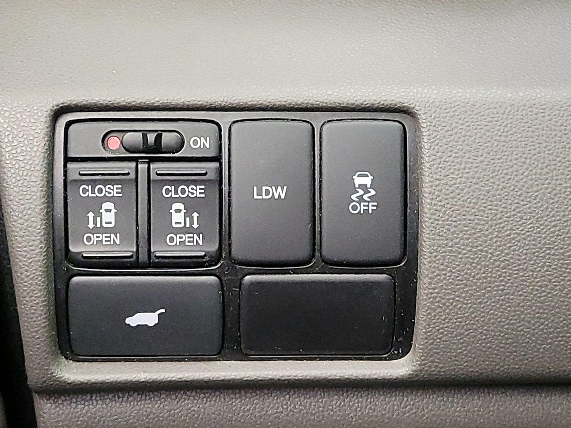 Thumbnail: 2016 Honda Odyssey - 13